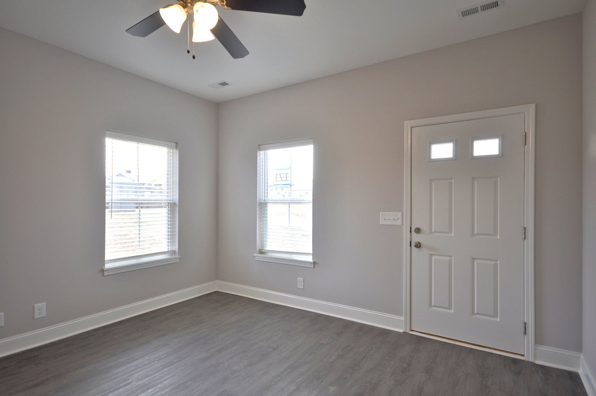 176 Bainbridge Drive Property Photo 4