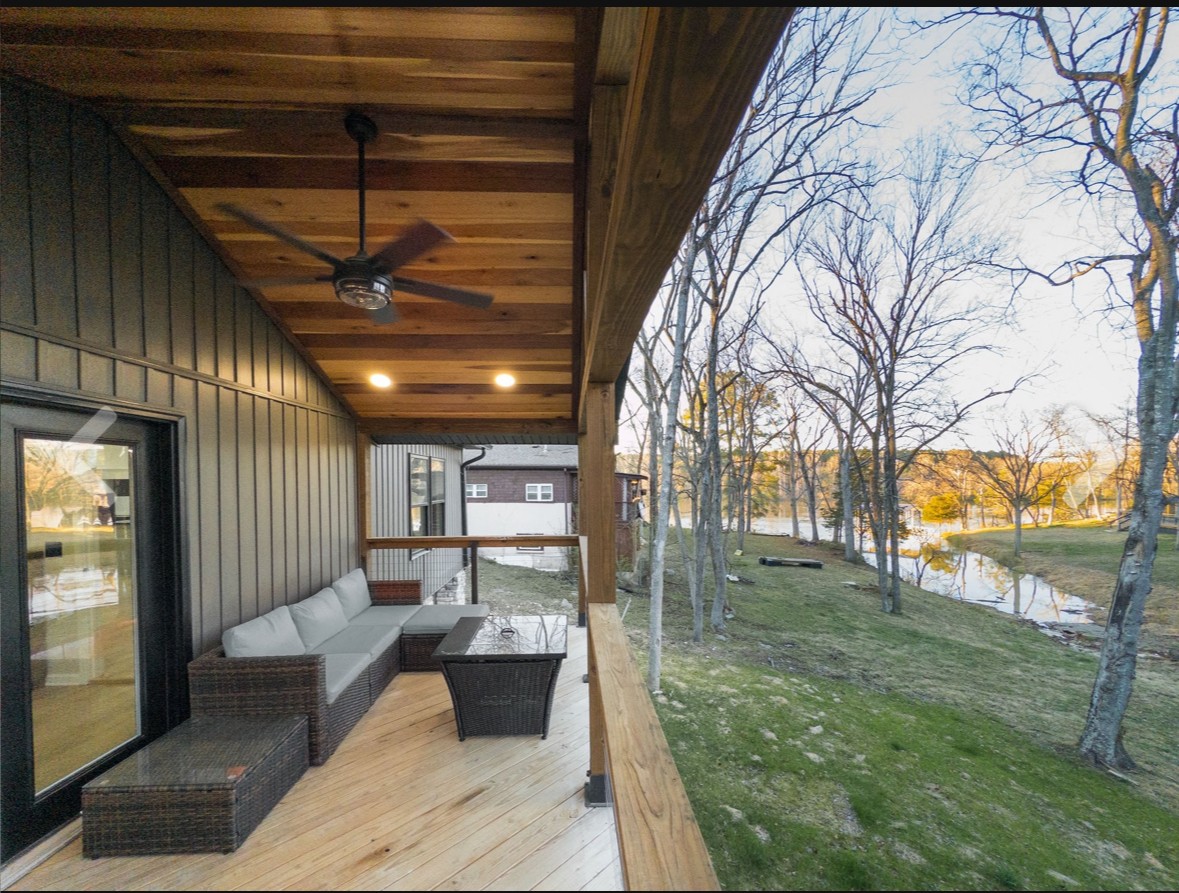 385 Lago Vista Dr Property Photo 5
