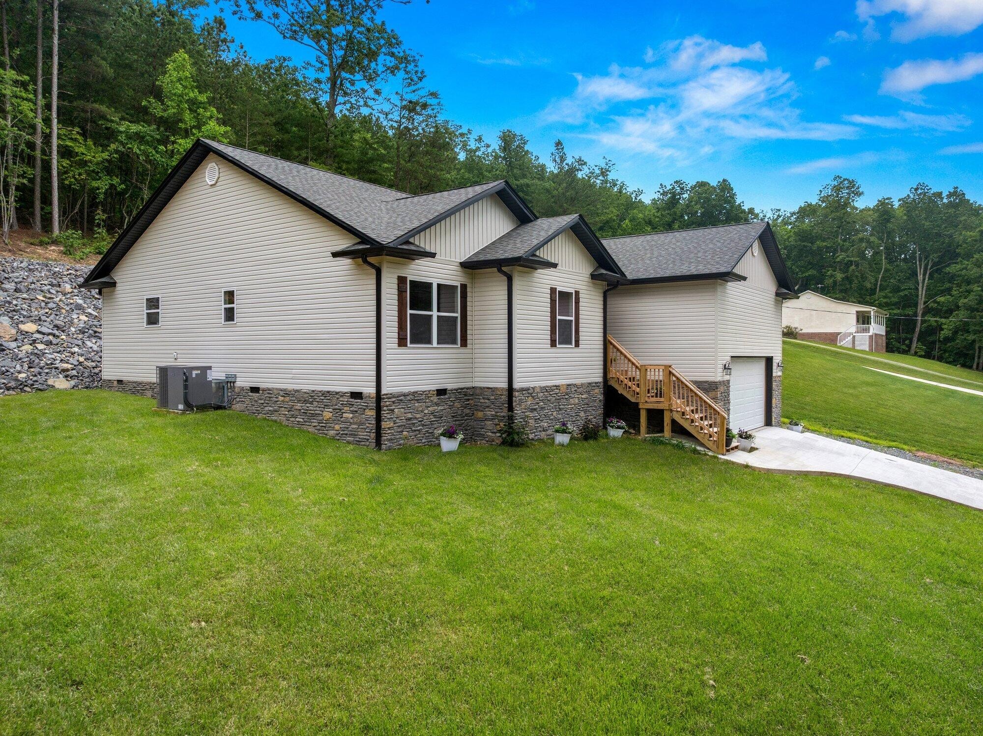 1523 Eads Bluff Road, Nw Property Photo 2