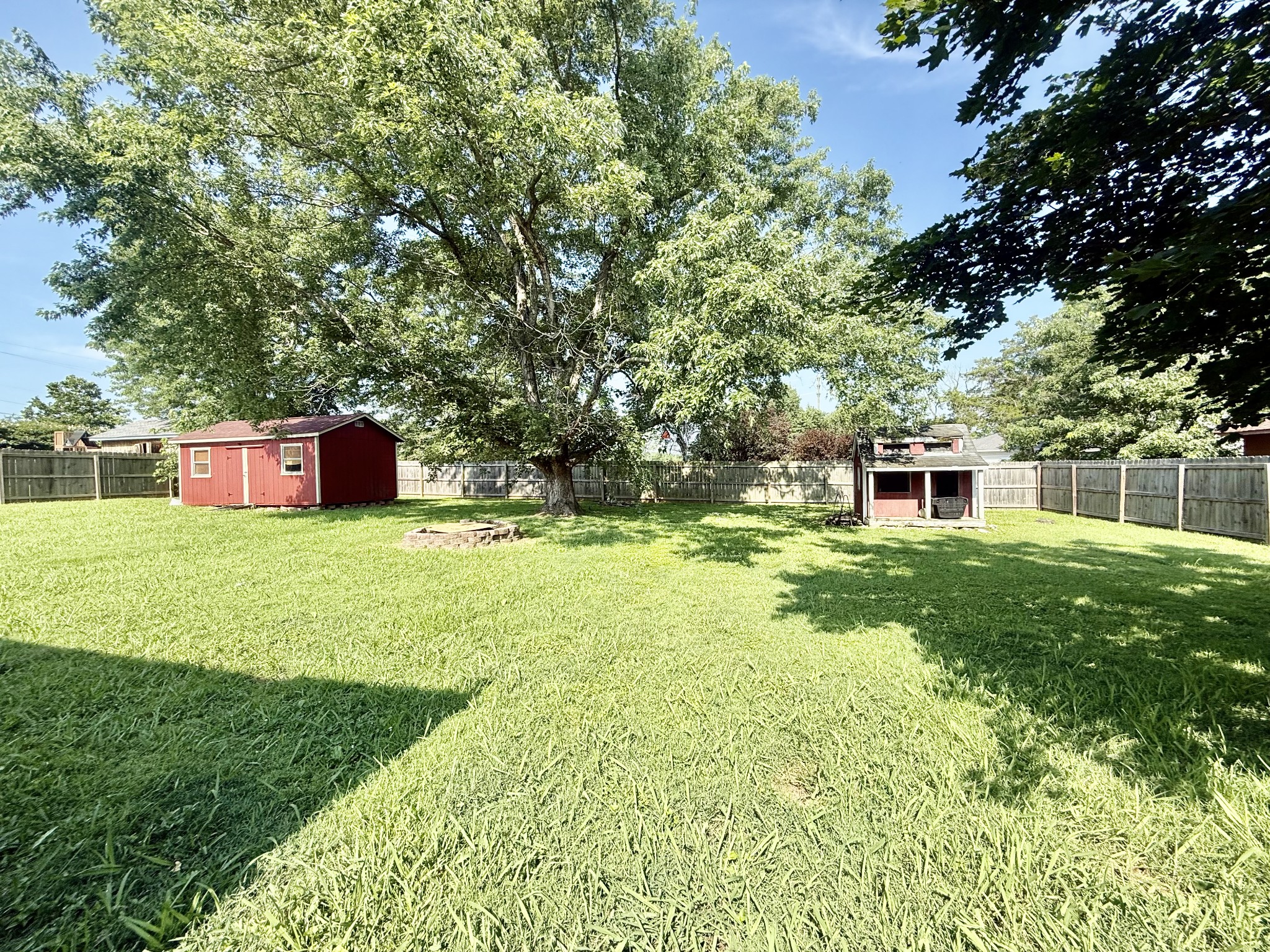 810 Windmere Dr Property Photo 2