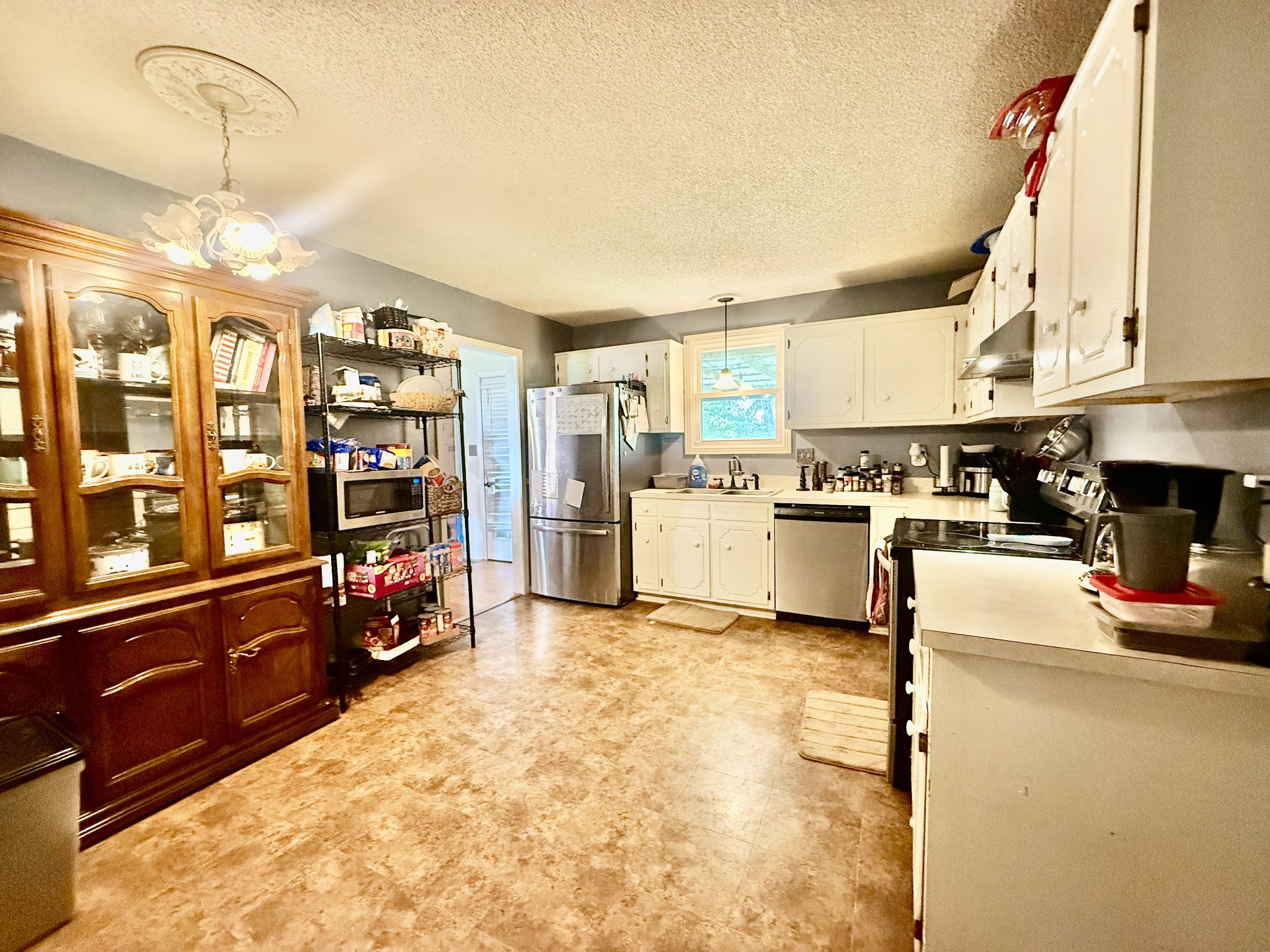 810 Windmere Dr Property Photo 4