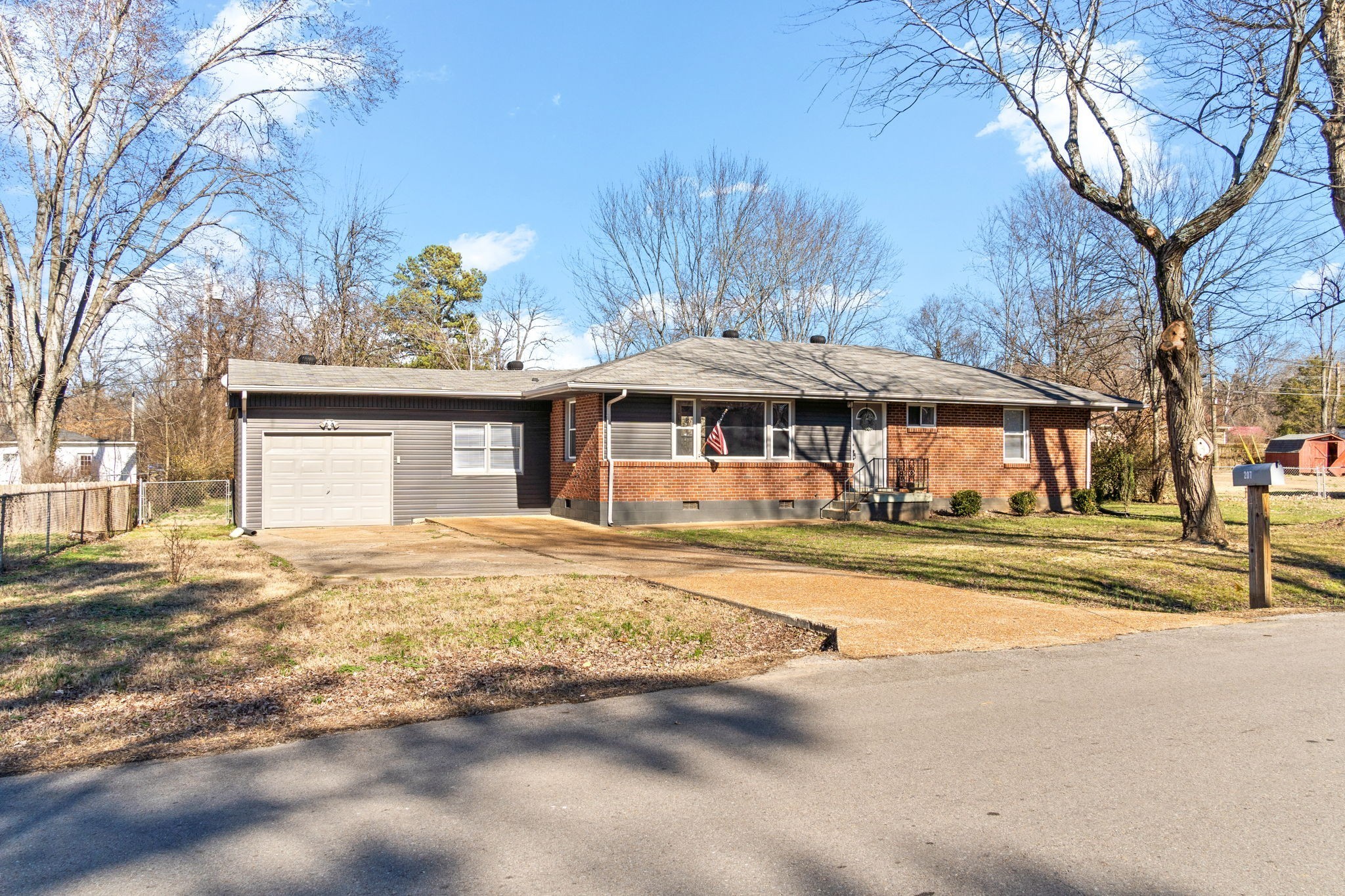 207 Park Ln Property Photo 1