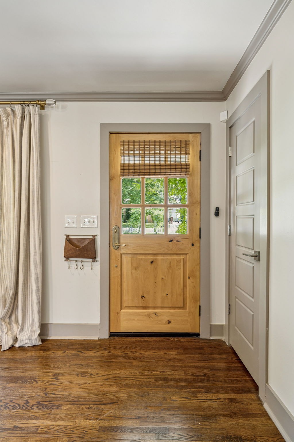 200 James Ave Property Photo 3