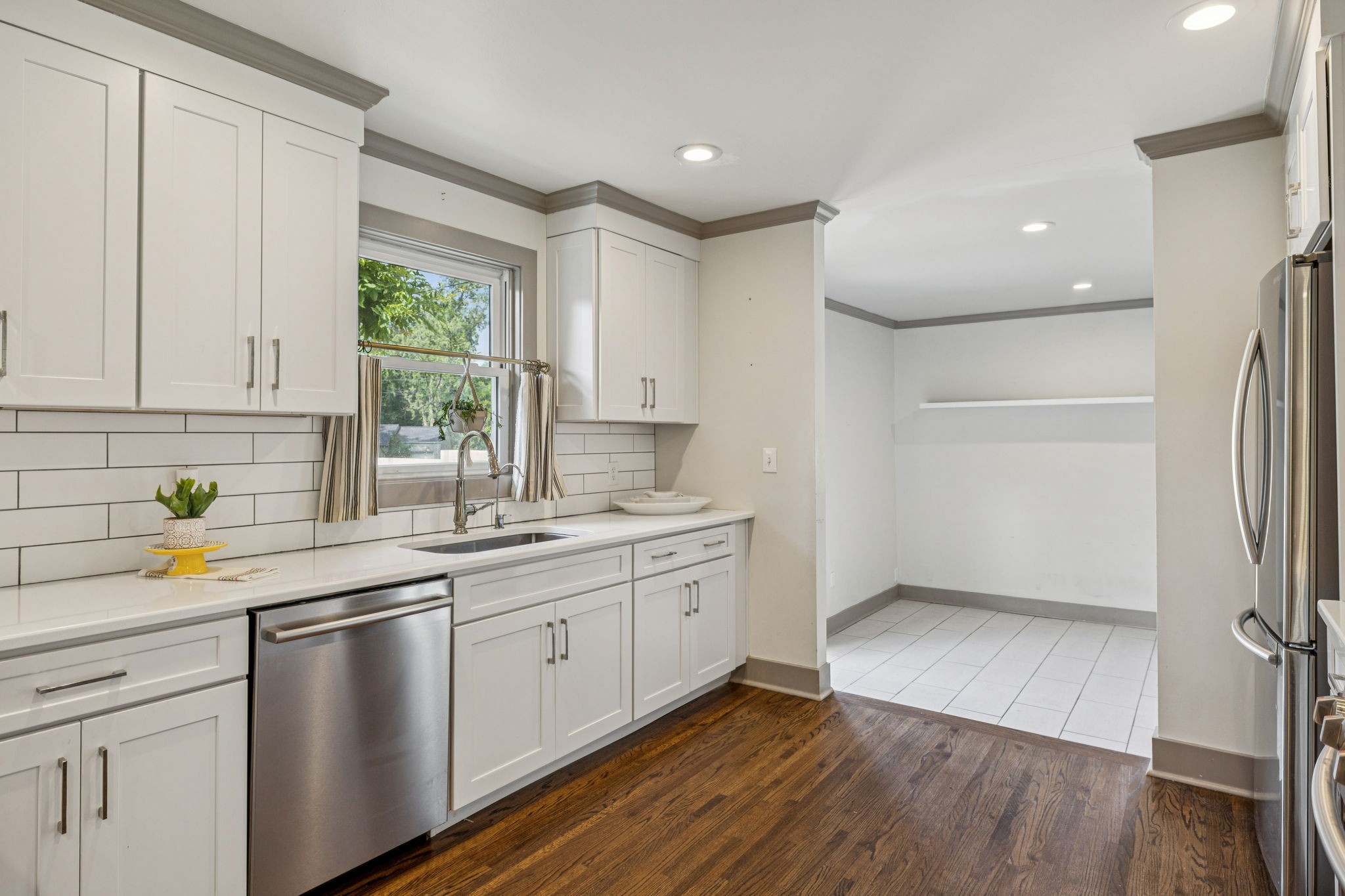 200 James Ave Property Photo 12