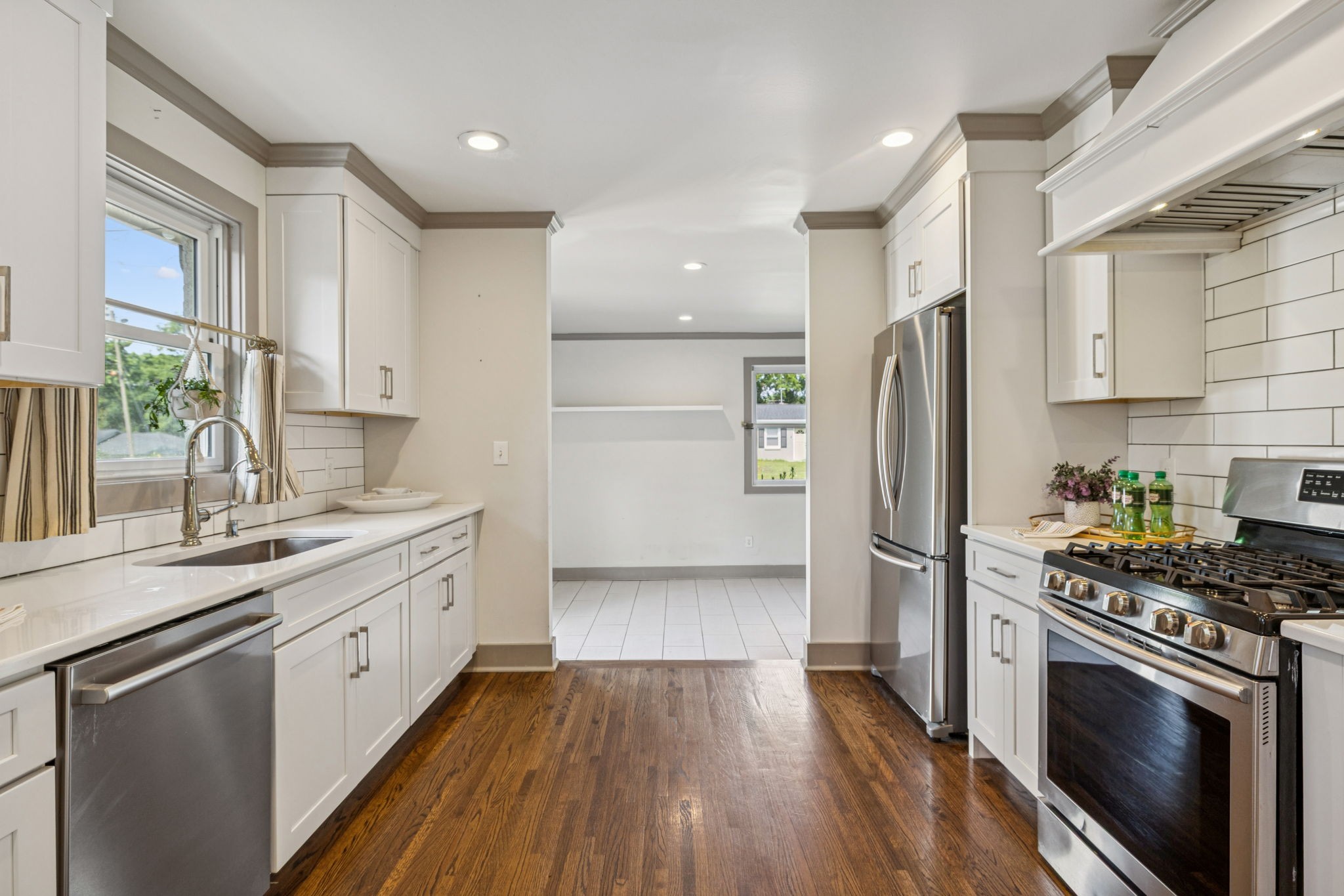 200 James Ave Property Photo 14