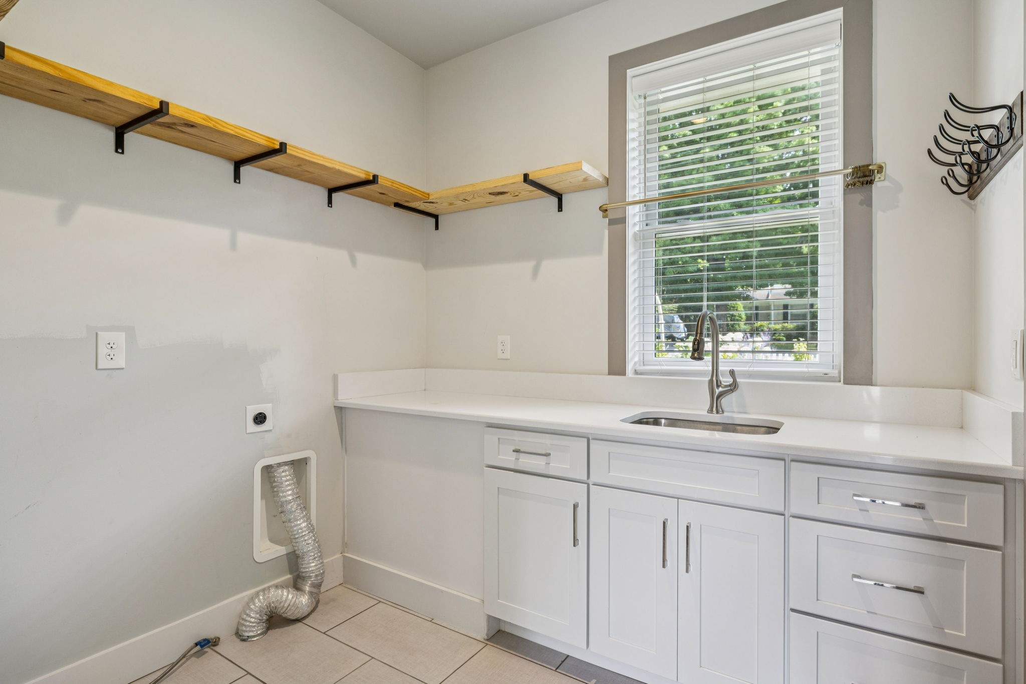 200 James Ave Property Photo 19