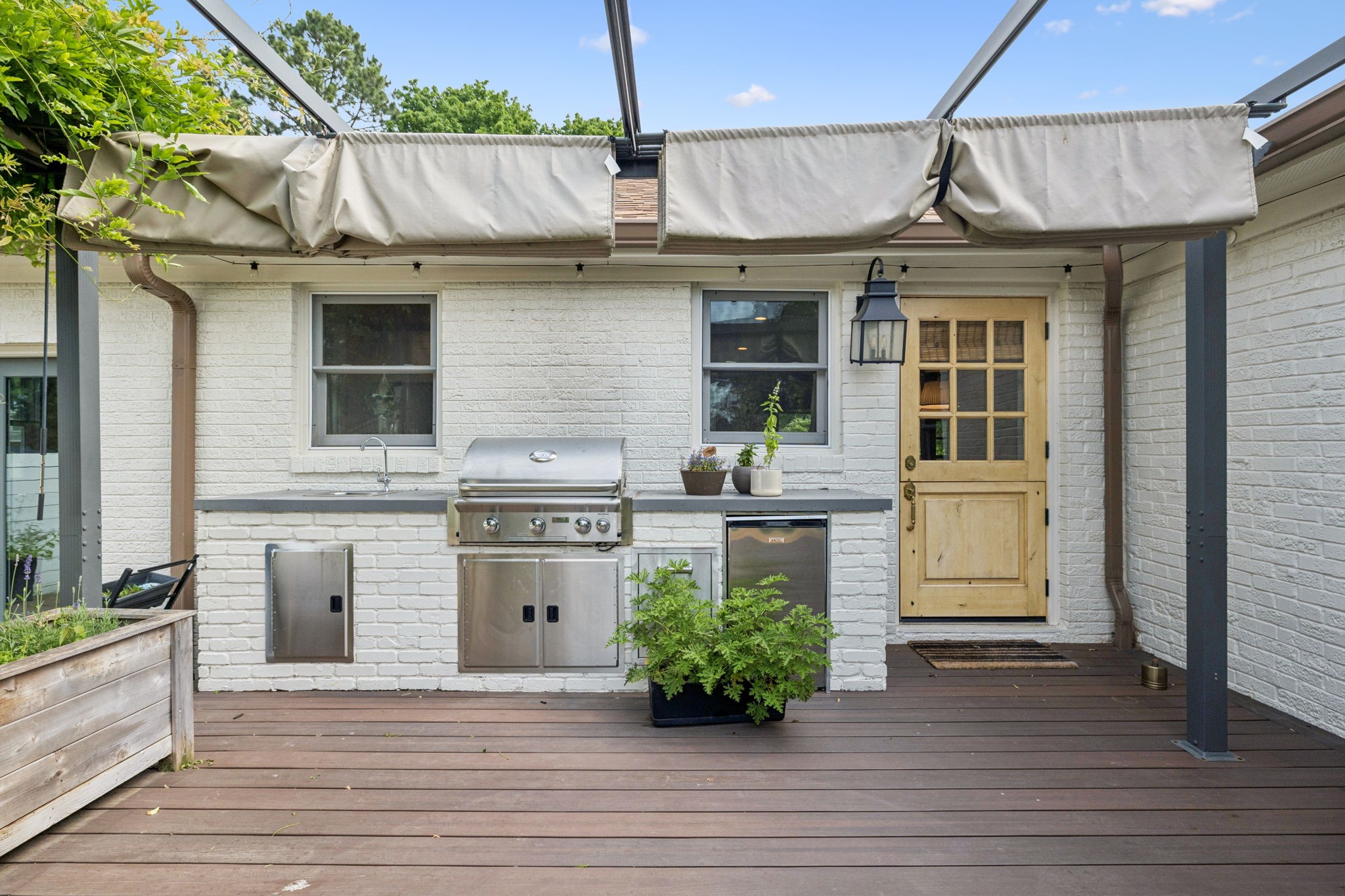 200 James Ave Property Photo 38