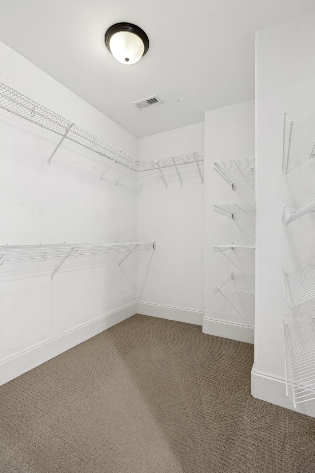 1526 Dewsbury Dr Property Photo 38