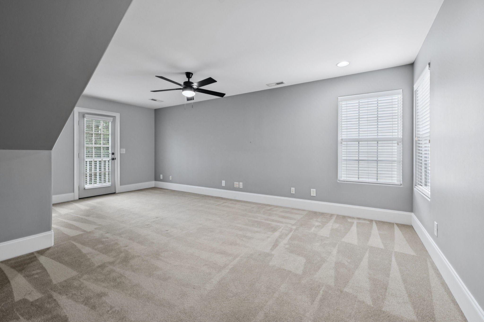 1526 Dewsbury Dr Property Photo 40