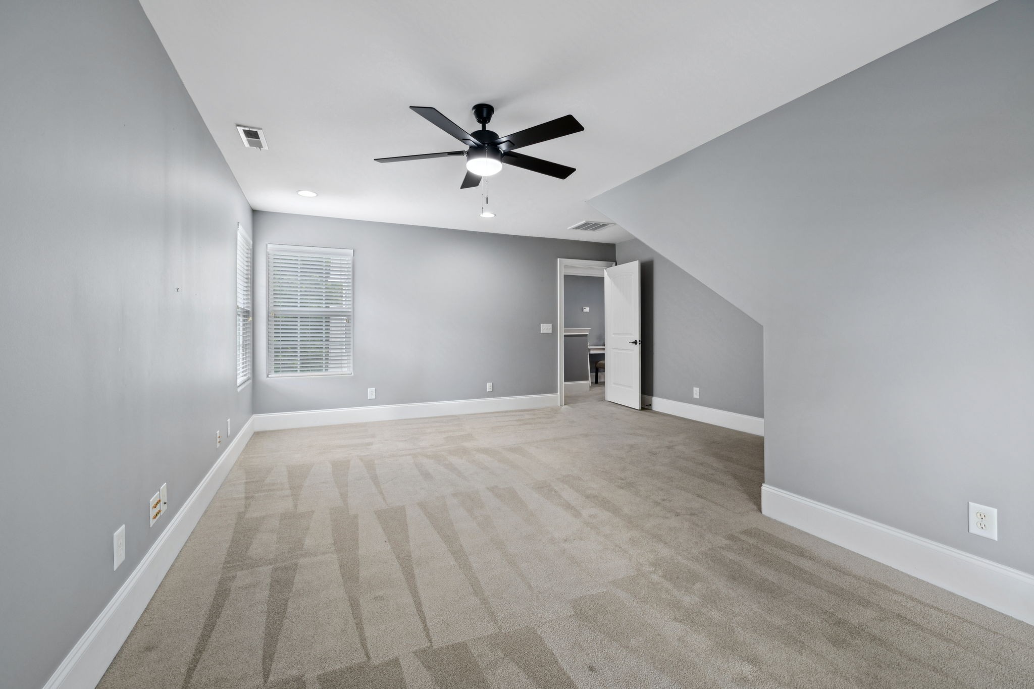 1526 Dewsbury Dr Property Photo 41