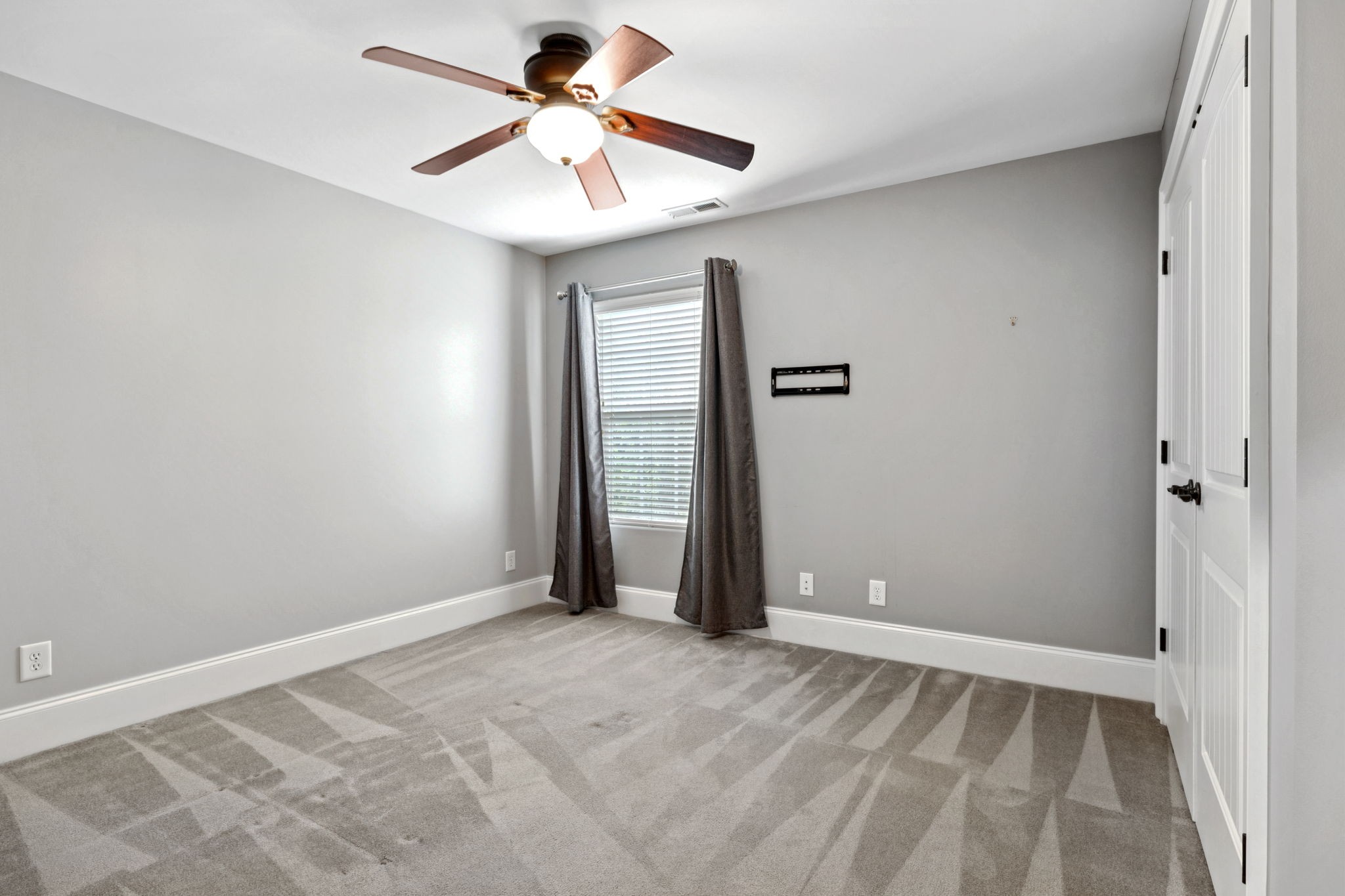 1526 Dewsbury Dr Property Photo 42