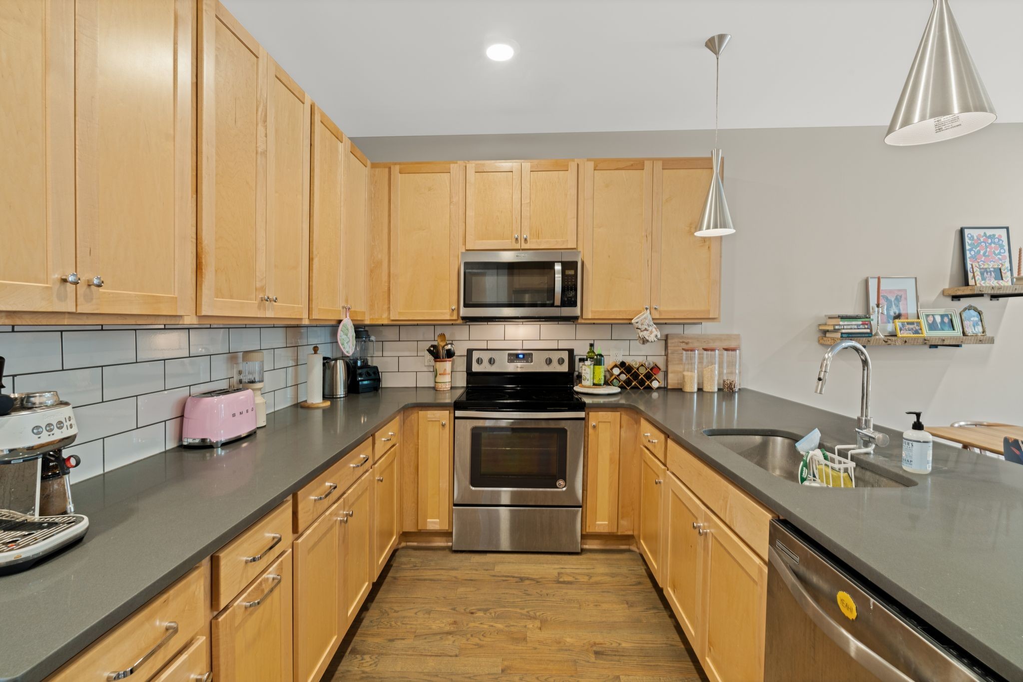 1029 Chester Ave Property Photo 12