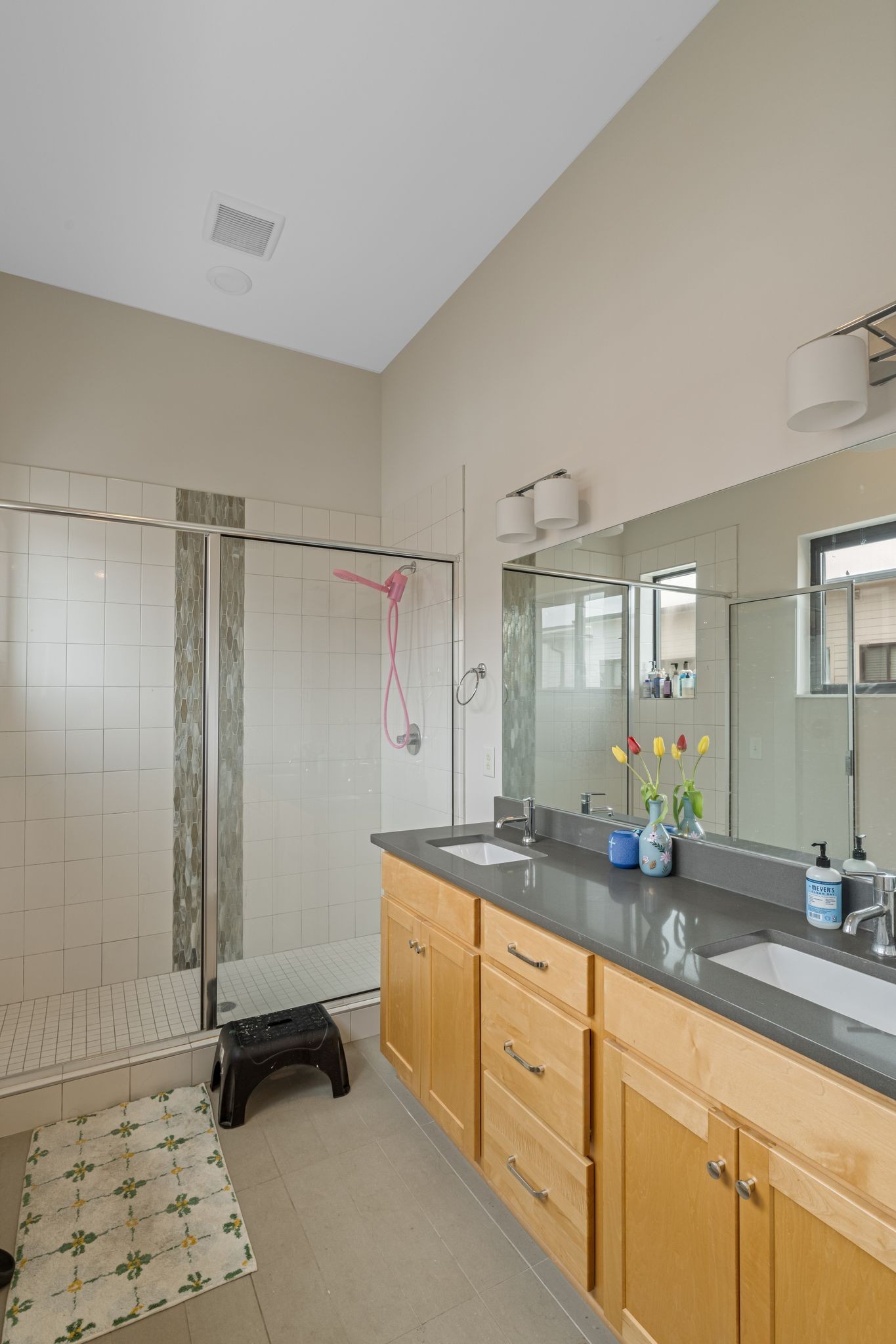 1029 Chester Ave Property Photo 16