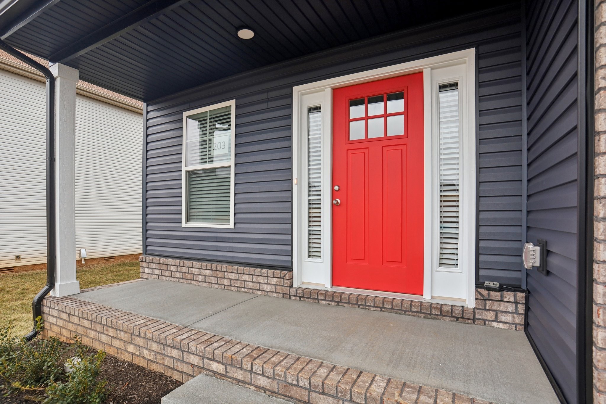 954 Tufnel Dr Property Photo 3