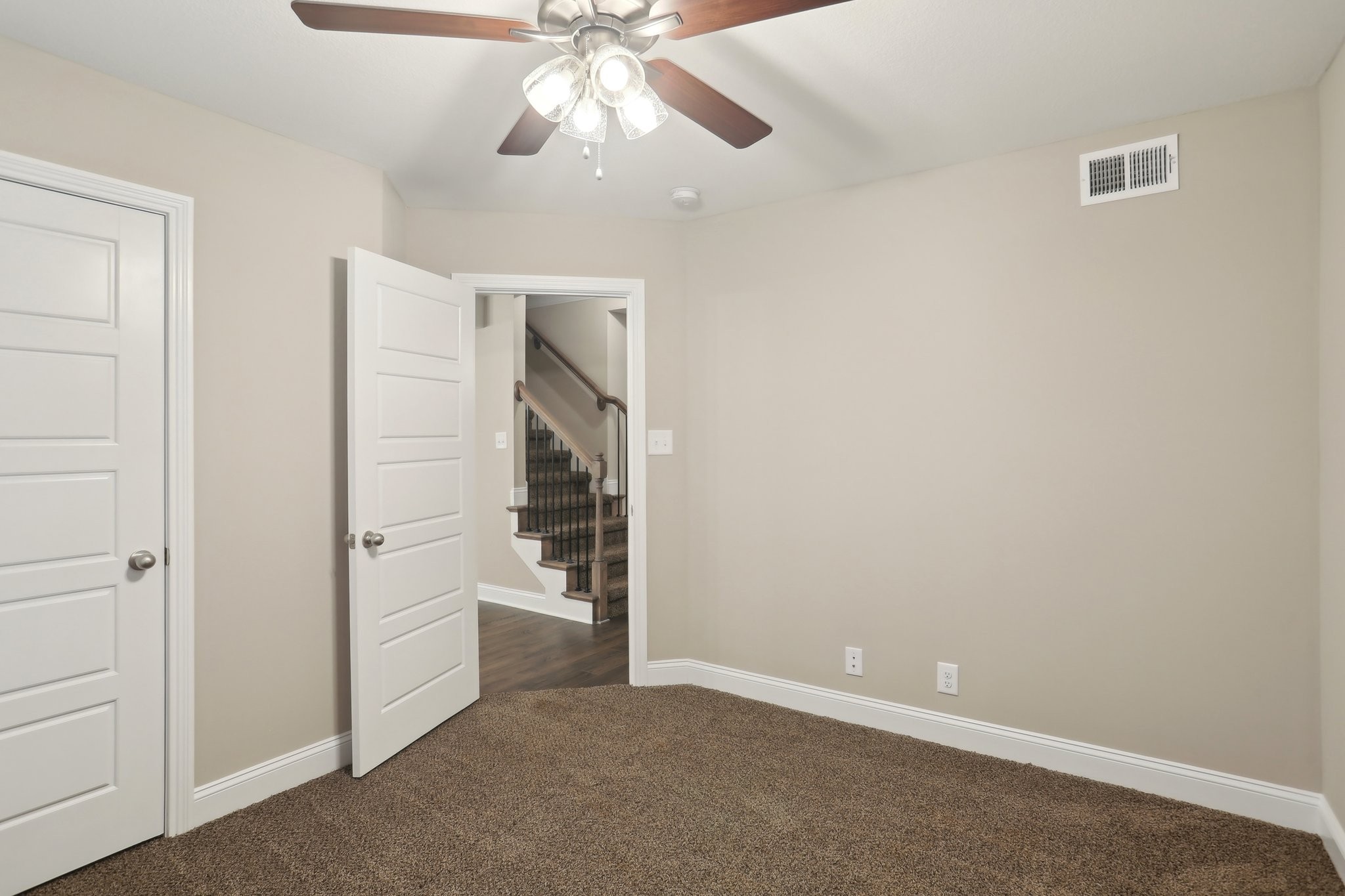 954 Tufnel Dr Property Photo 6