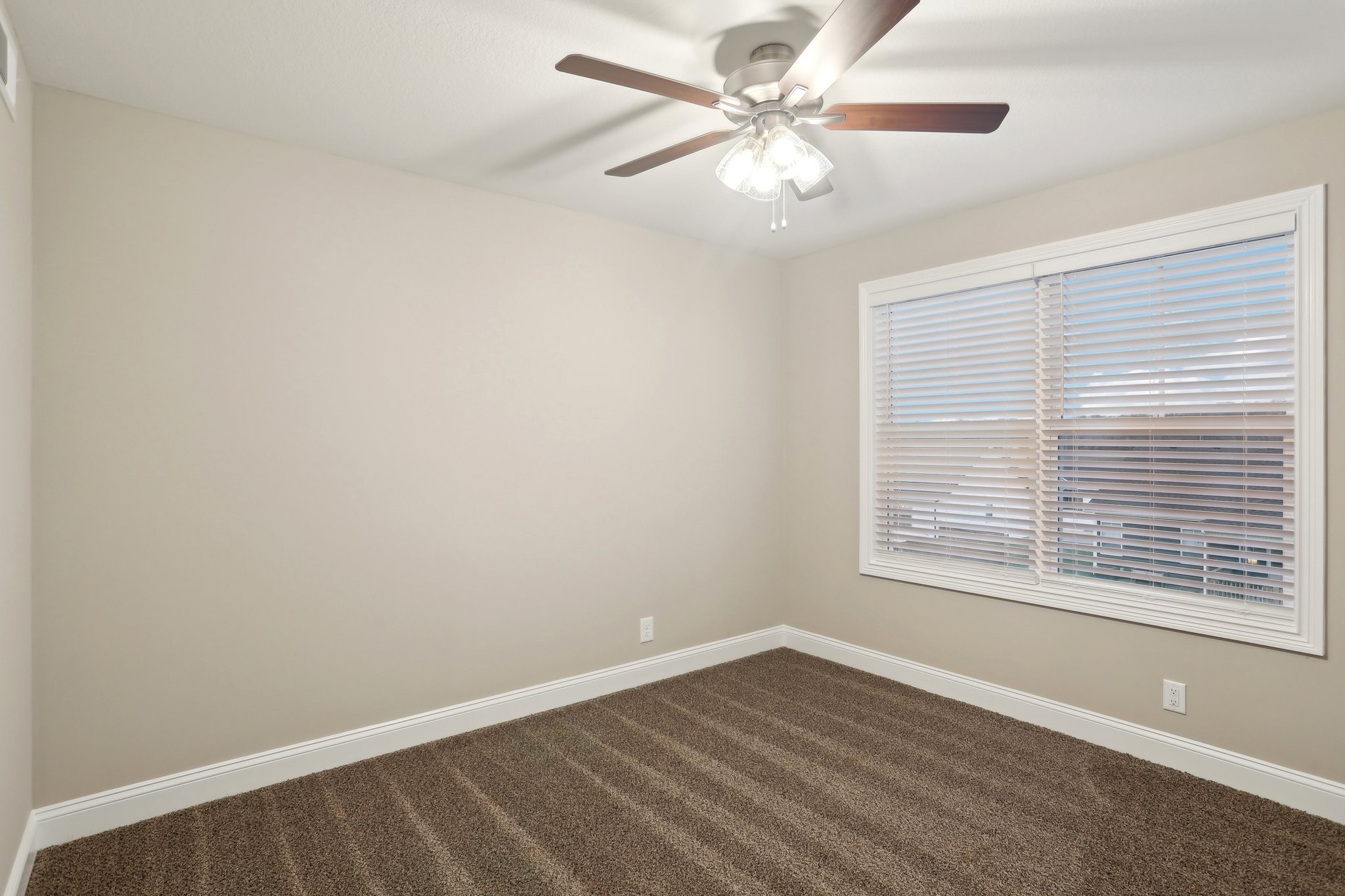 954 Tufnel Dr Property Photo 7