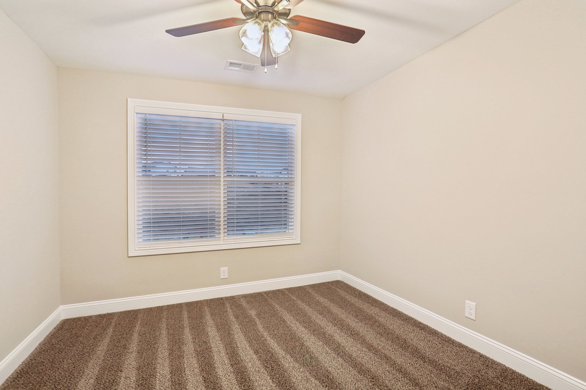 954 Tufnel Dr Property Photo 20