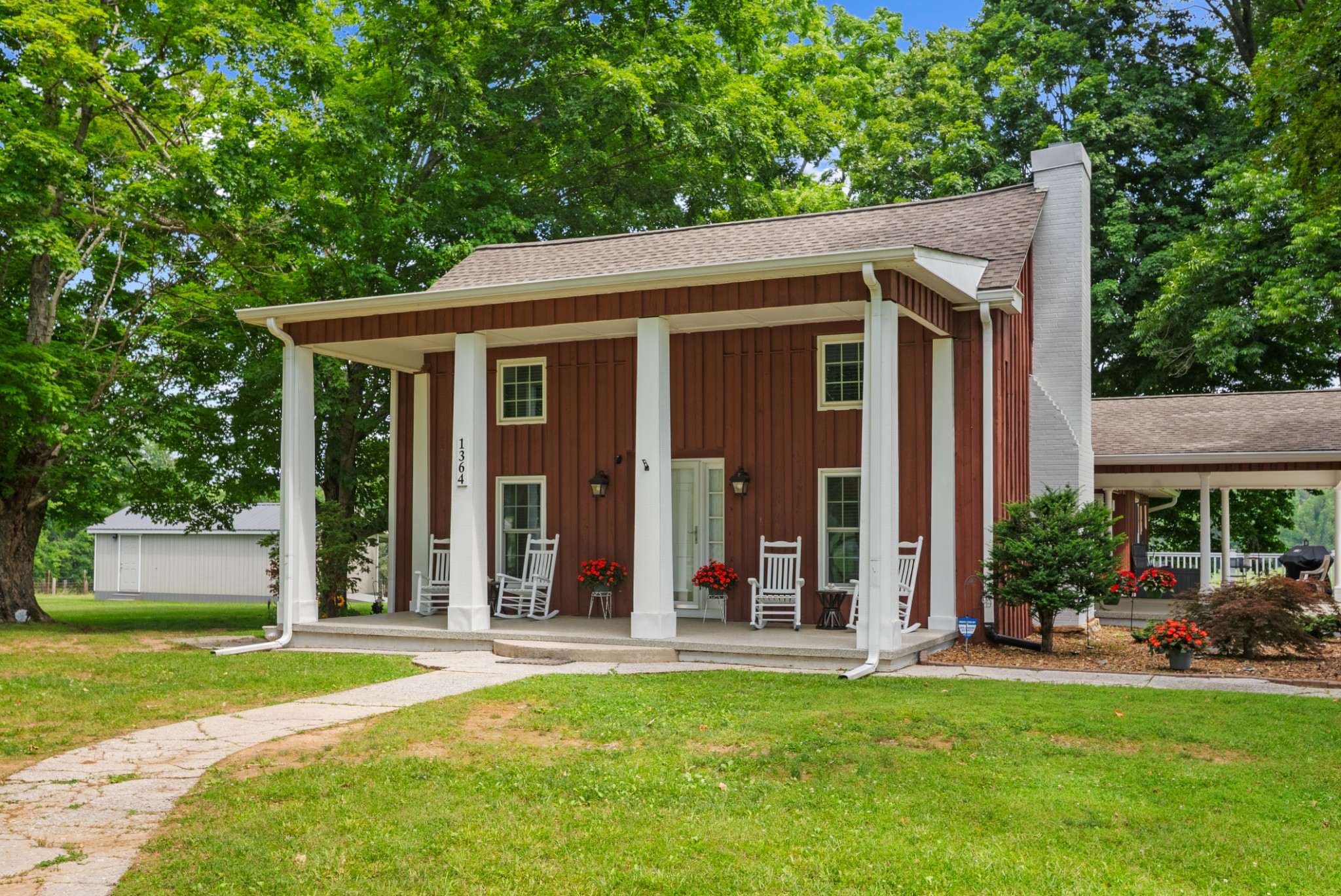 1364 Country Club Rd Property Photo 5
