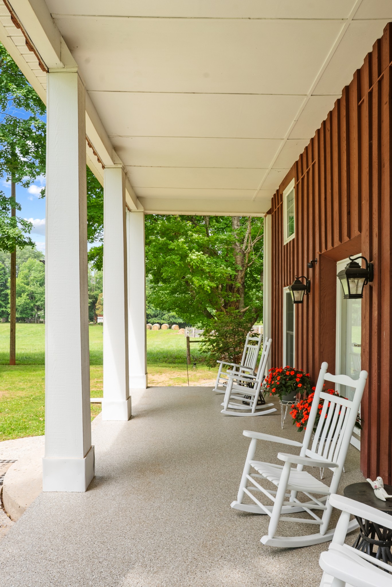 1364 Country Club Rd Property Photo 8