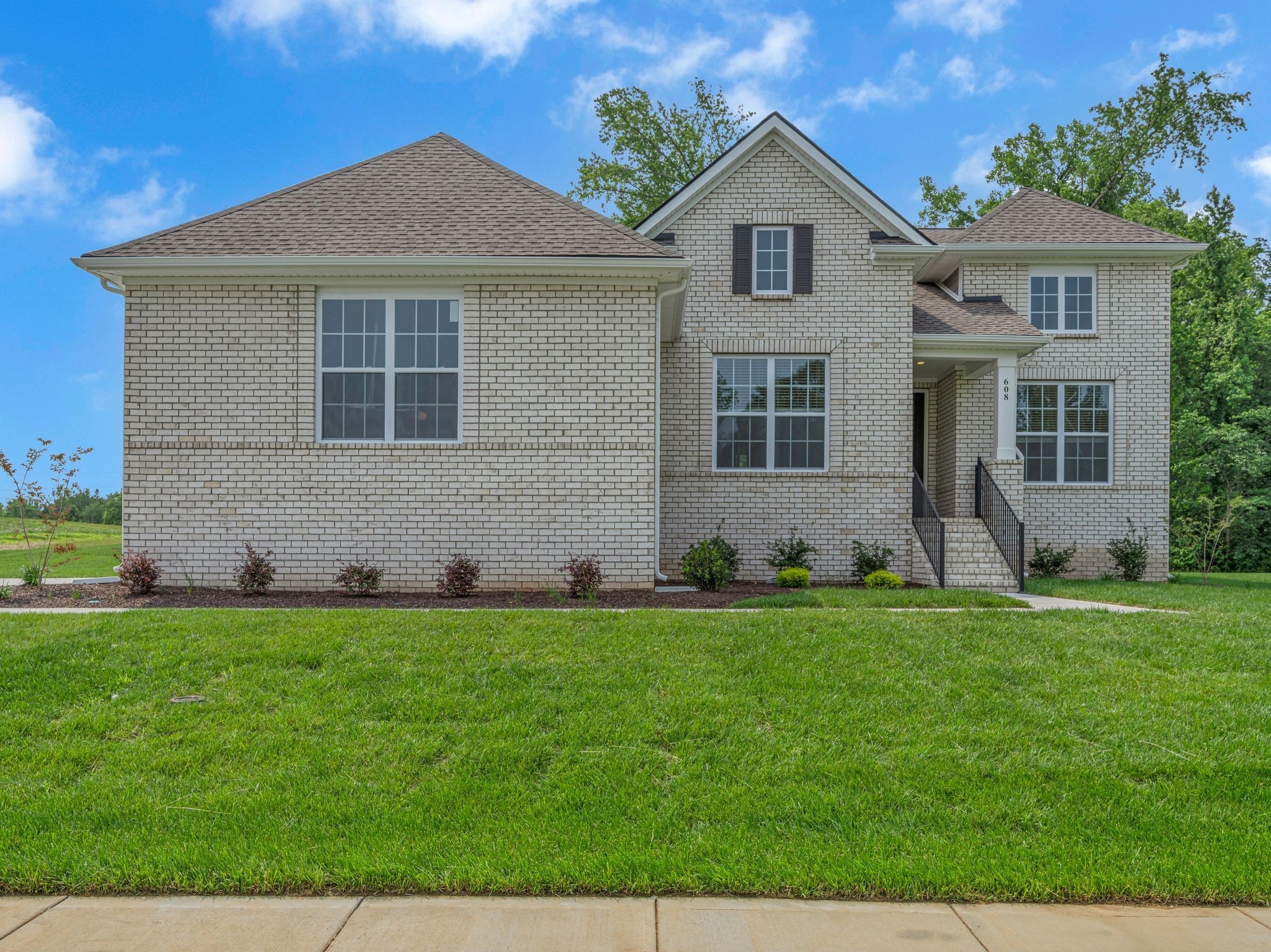 608 Lyndhurst Court Property Photo 1