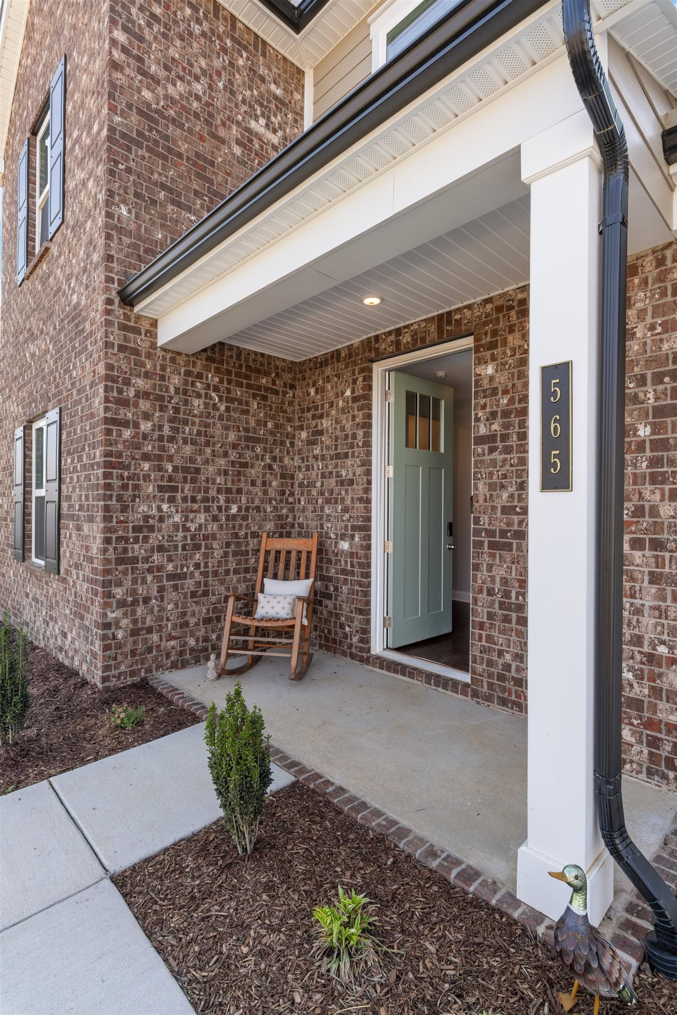 565 Kipton Trl Property Photo 3