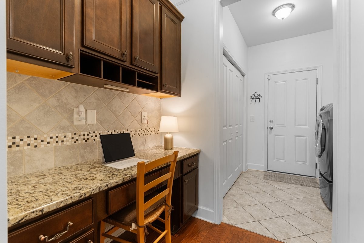 2141 Kirkwall Dr Property Photo 13