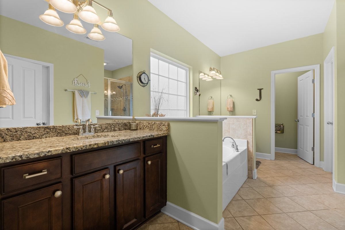 2141 Kirkwall Dr Property Photo 20