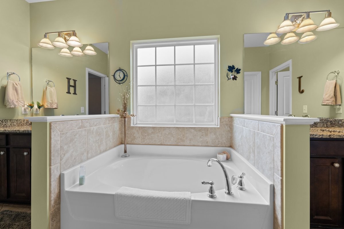 2141 Kirkwall Dr Property Photo 21