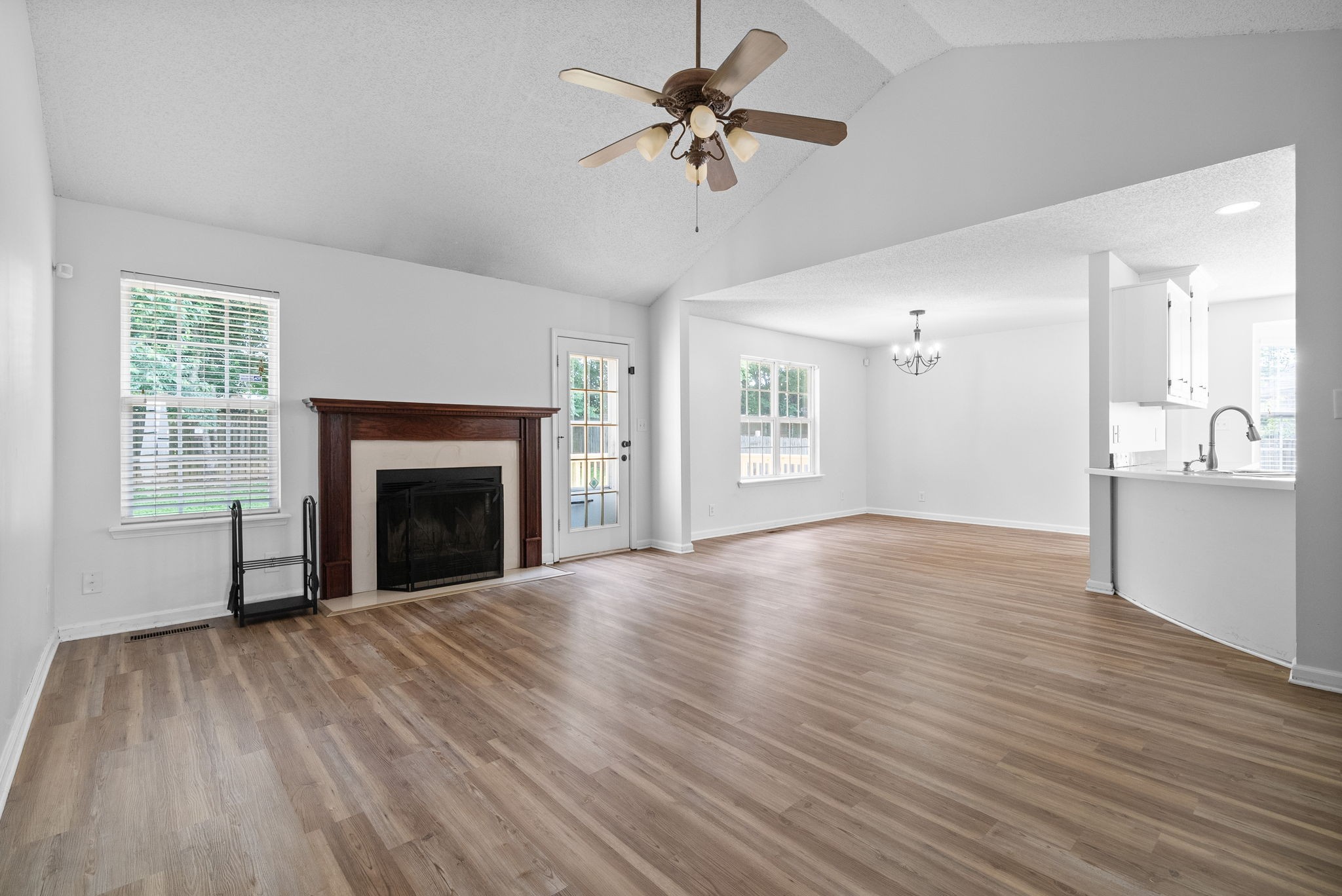 4045 New Grange Cir Property Photo 3