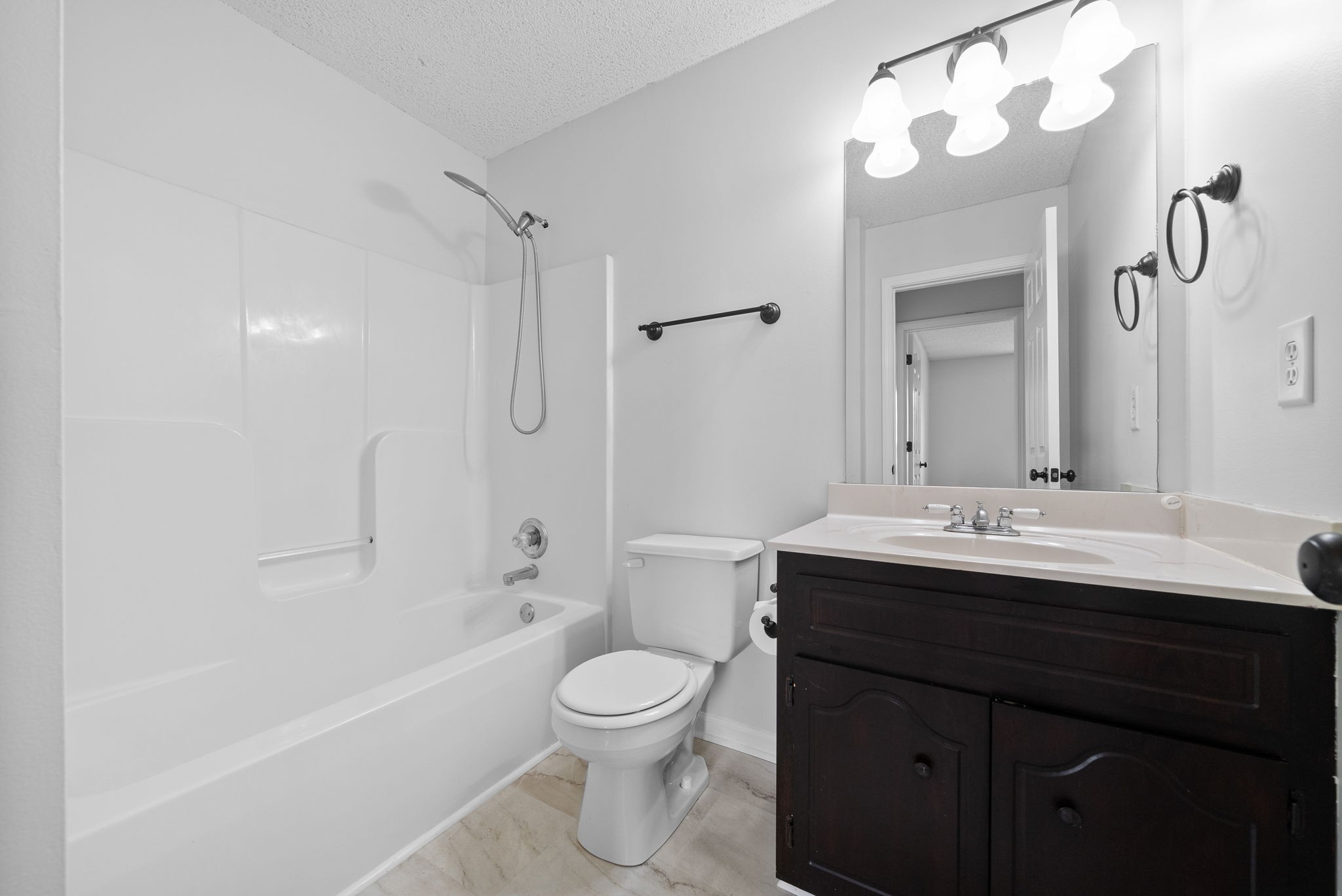 4045 New Grange Cir Property Photo 10