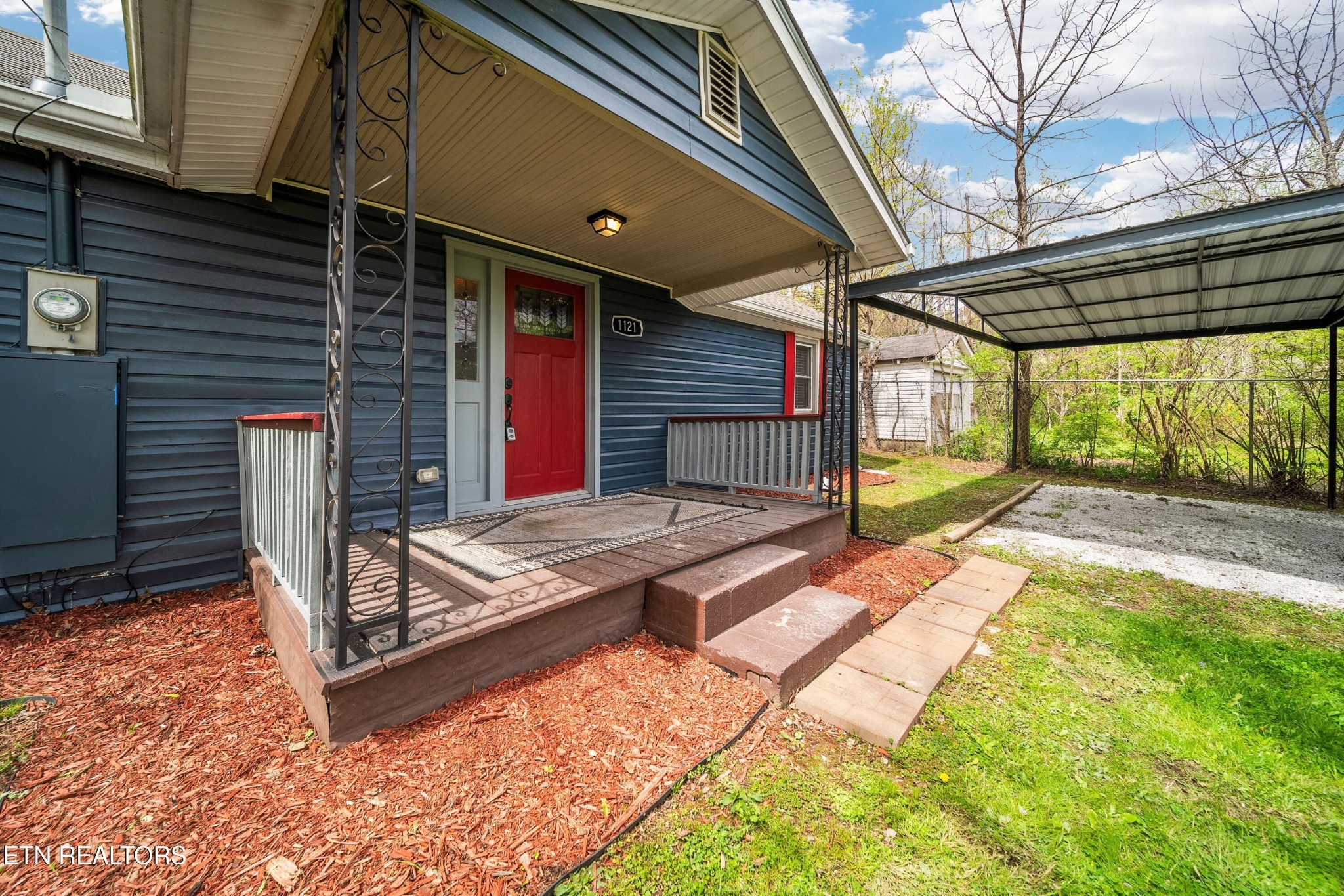 1121 Forsythe St Property Photo 2