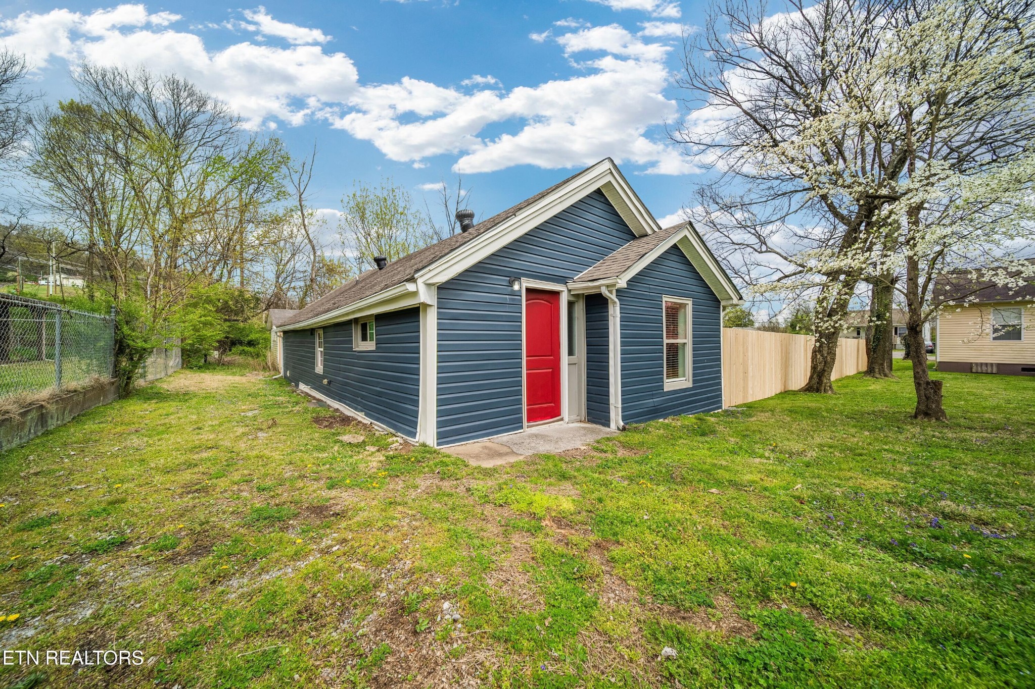 1121 Forsythe St Property Photo 4
