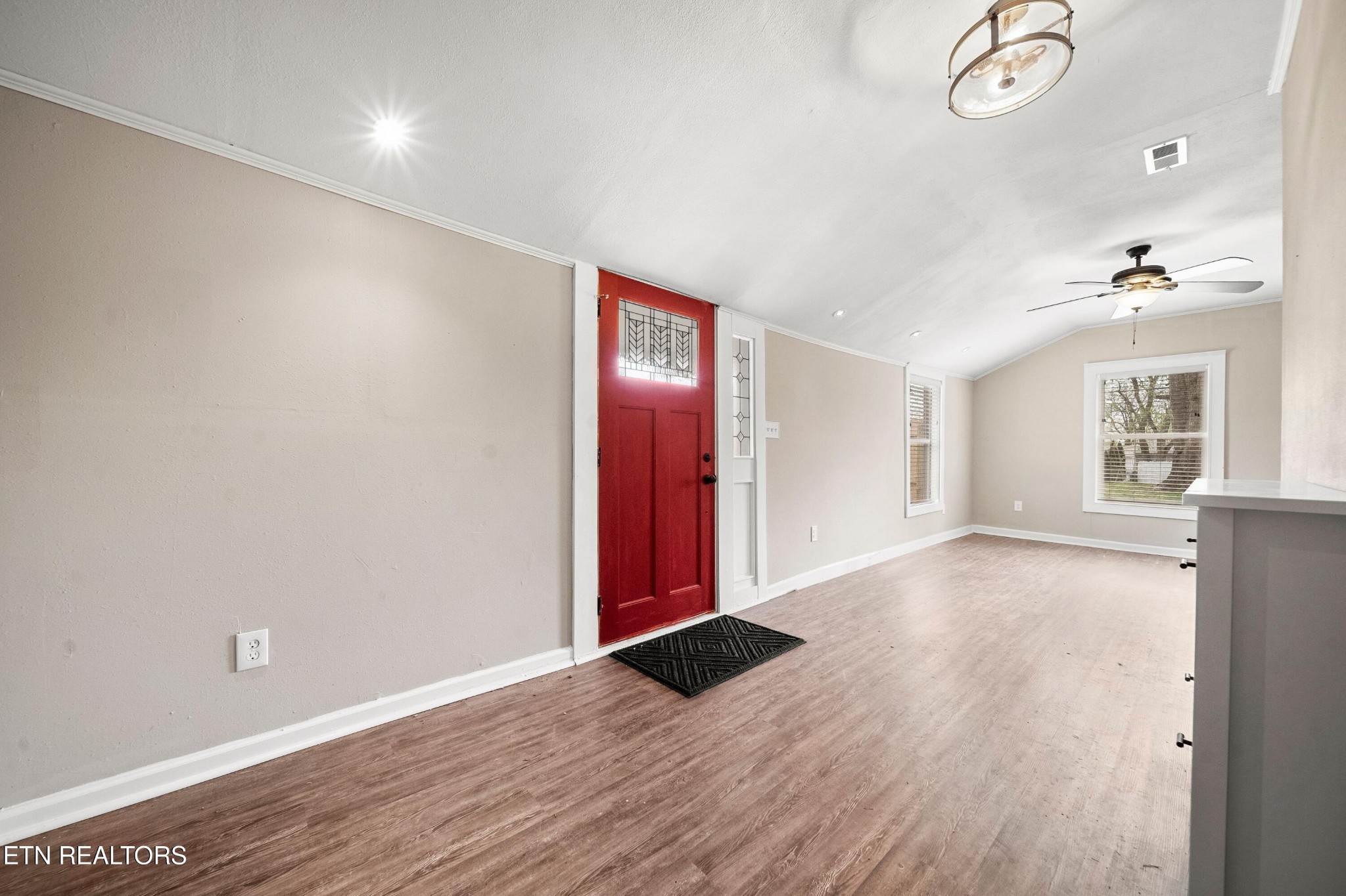 1121 Forsythe St Property Photo 6