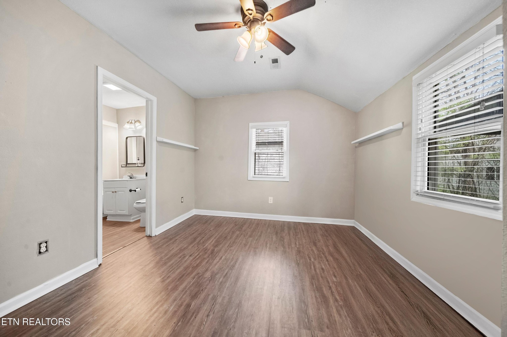 1121 Forsythe St Property Photo 14