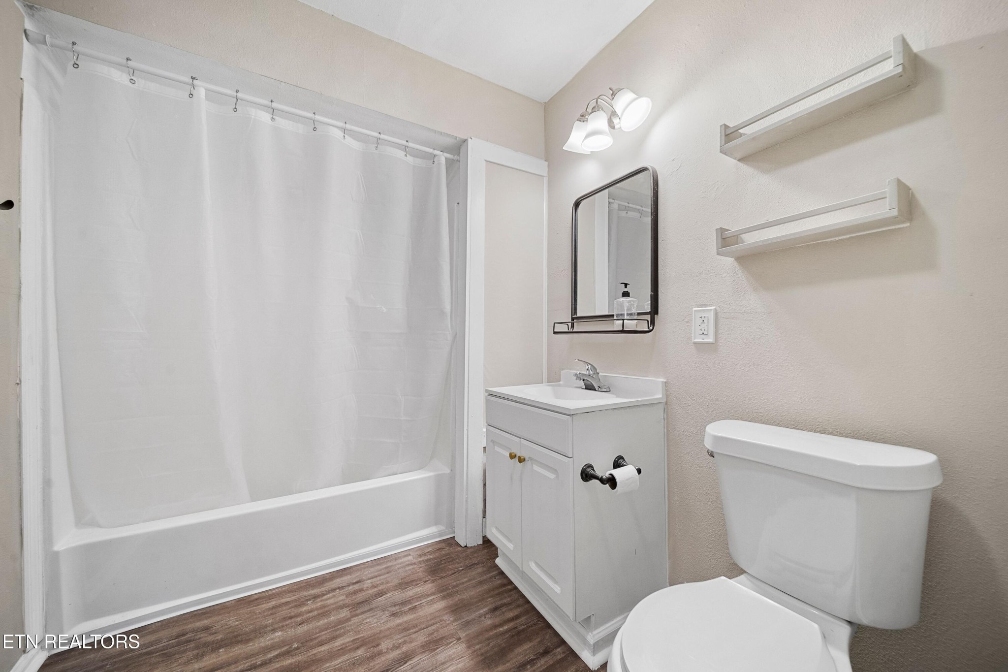 1121 Forsythe St Property Photo 15