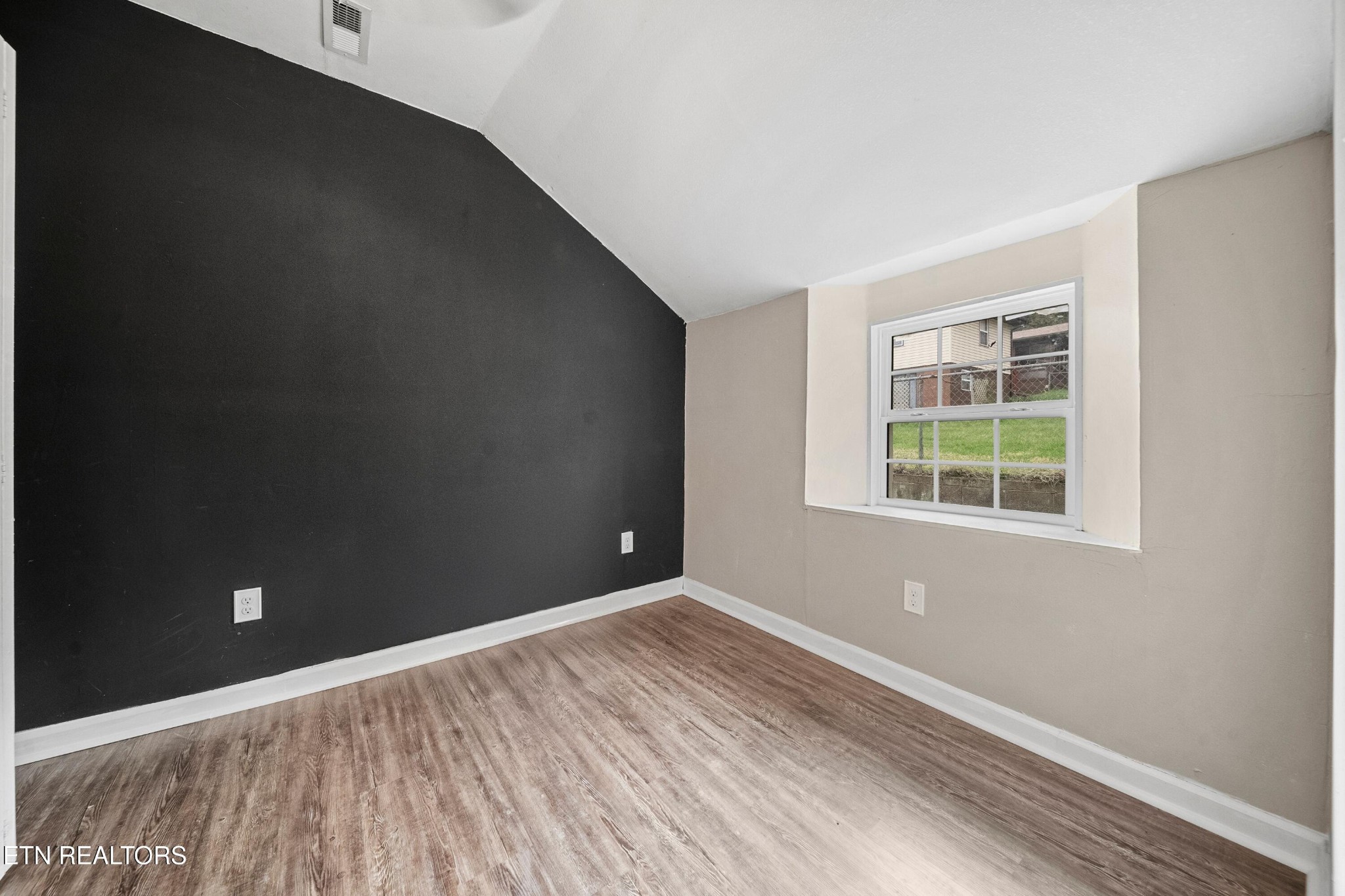 1121 Forsythe St Property Photo 16