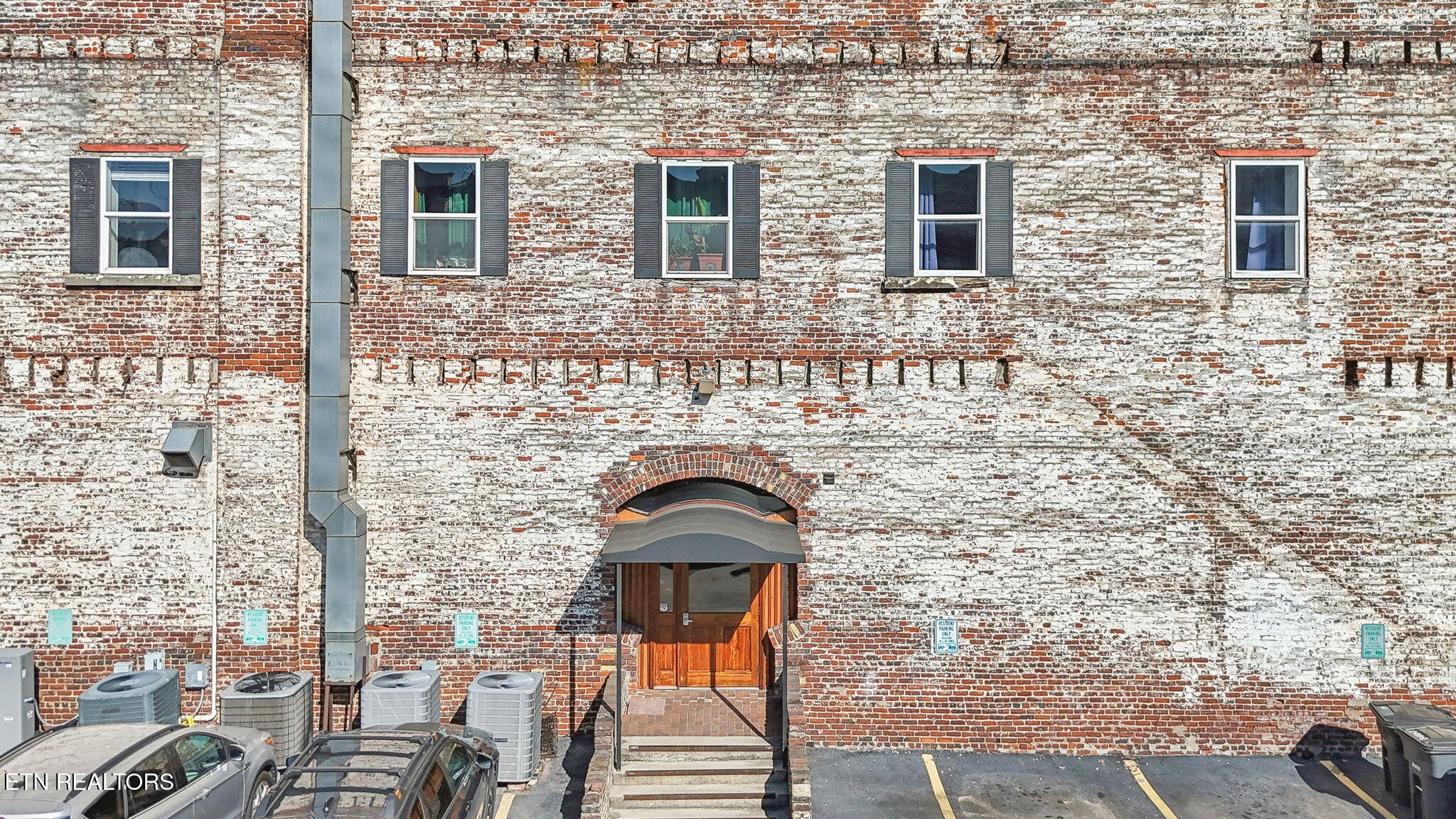 105 W Jackson Ave Property Photo 3