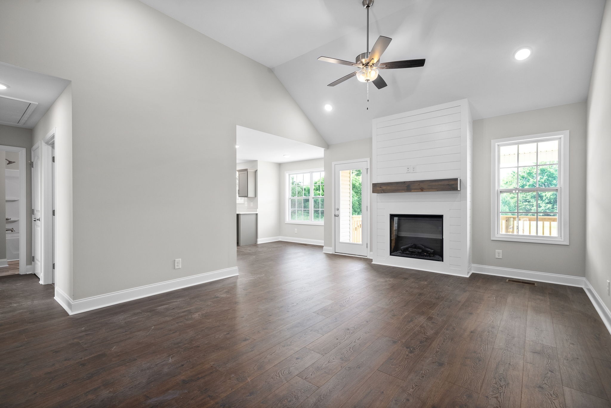 1258 Elizabeth Lane Property Photo 6
