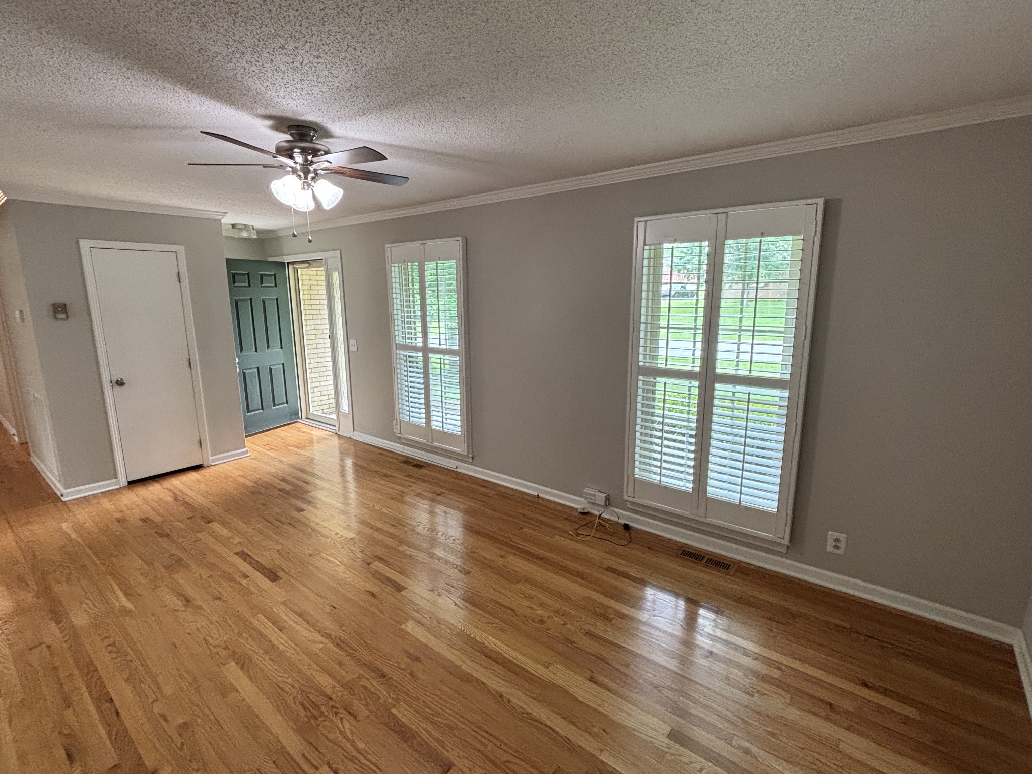 106 Laurel Ln Property Photo 2