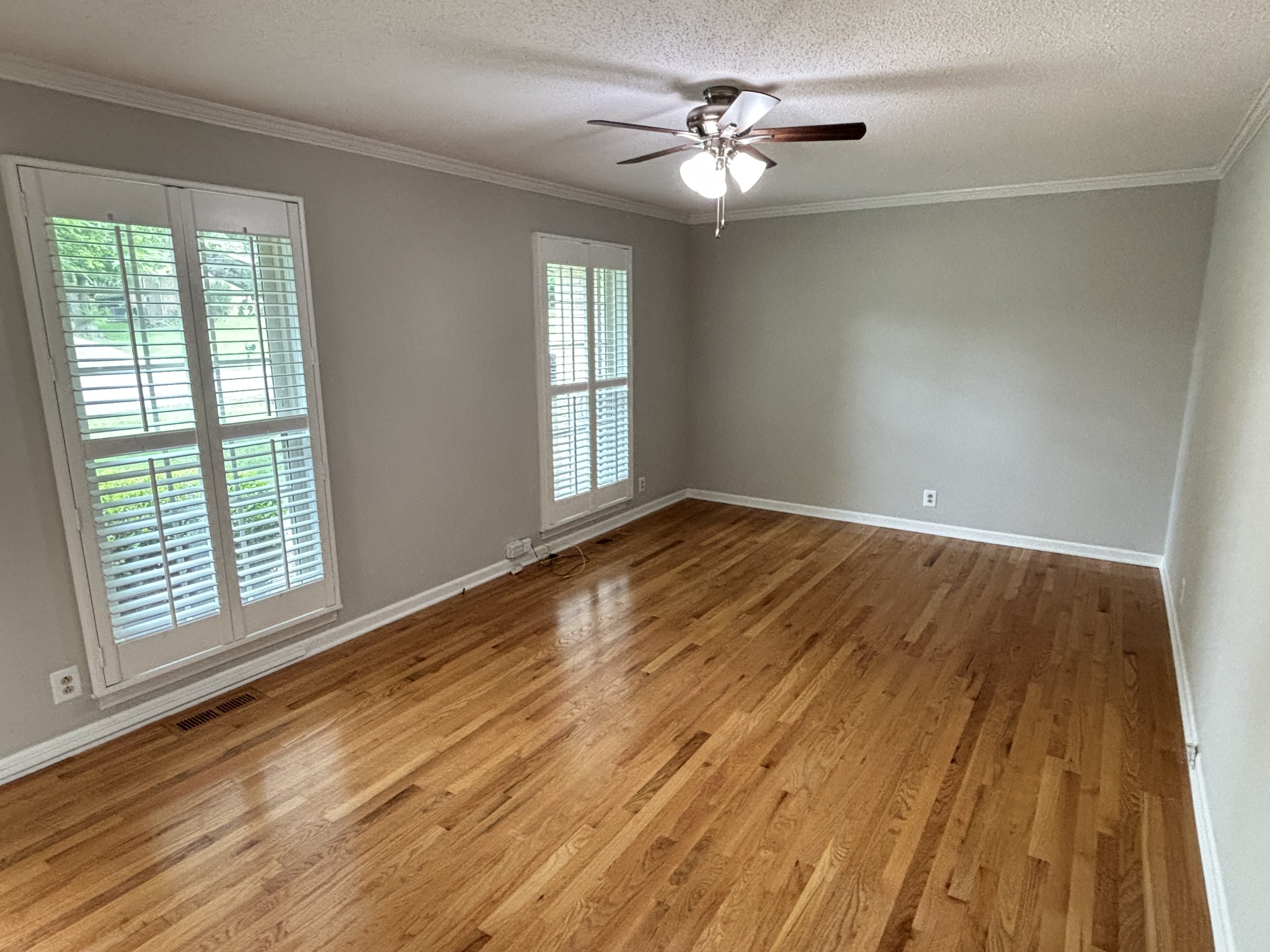 106 Laurel Ln Property Photo 3