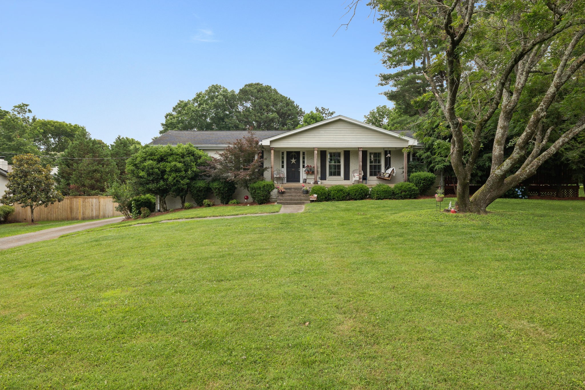 1220 Lipscomb Dr Property Photo 1