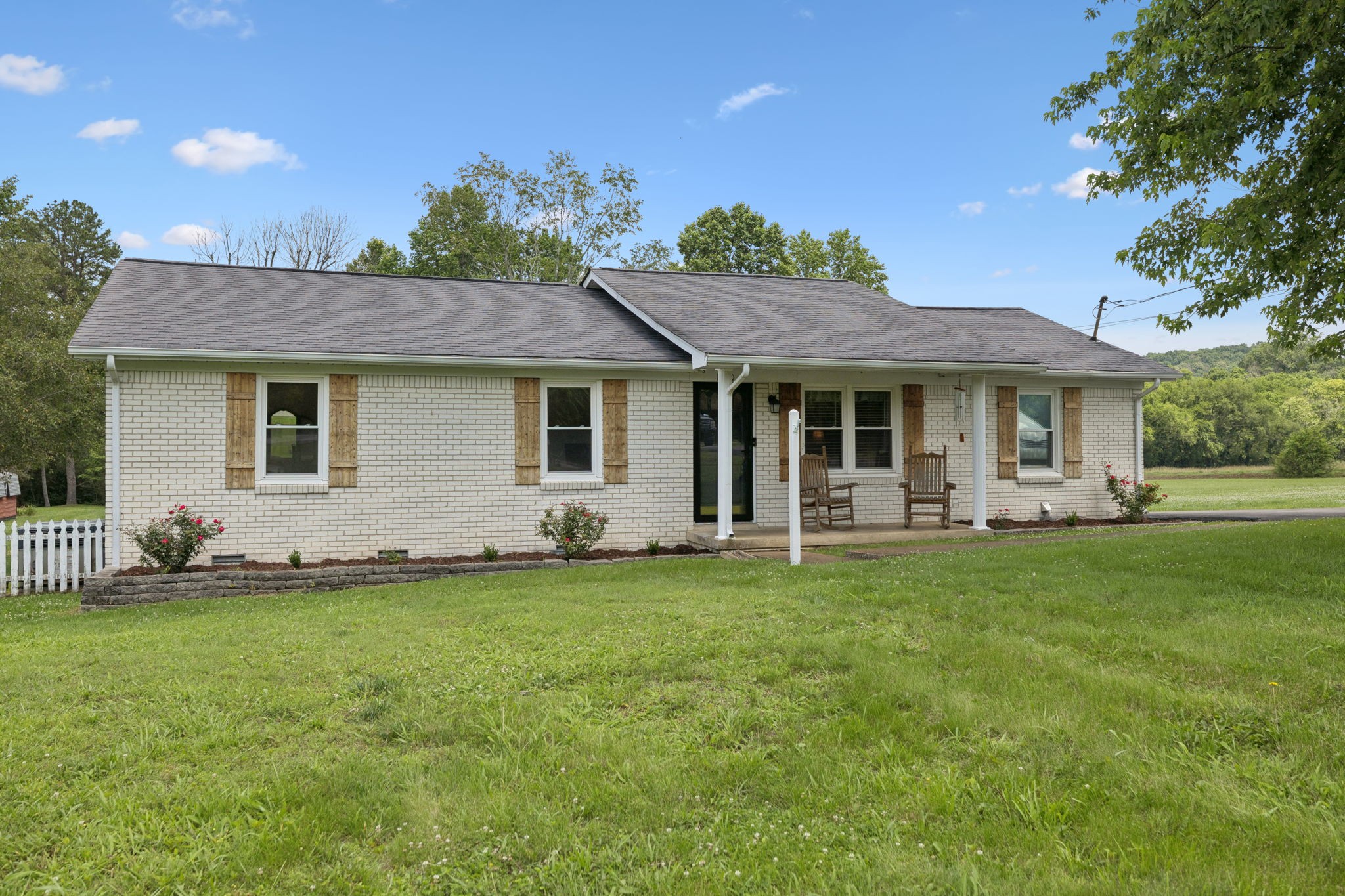 1710 New Highway 7 Property Photo 1