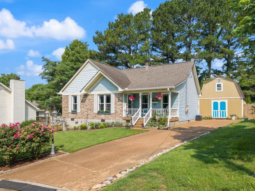 709 Woodbrier Ct Property Photo 1