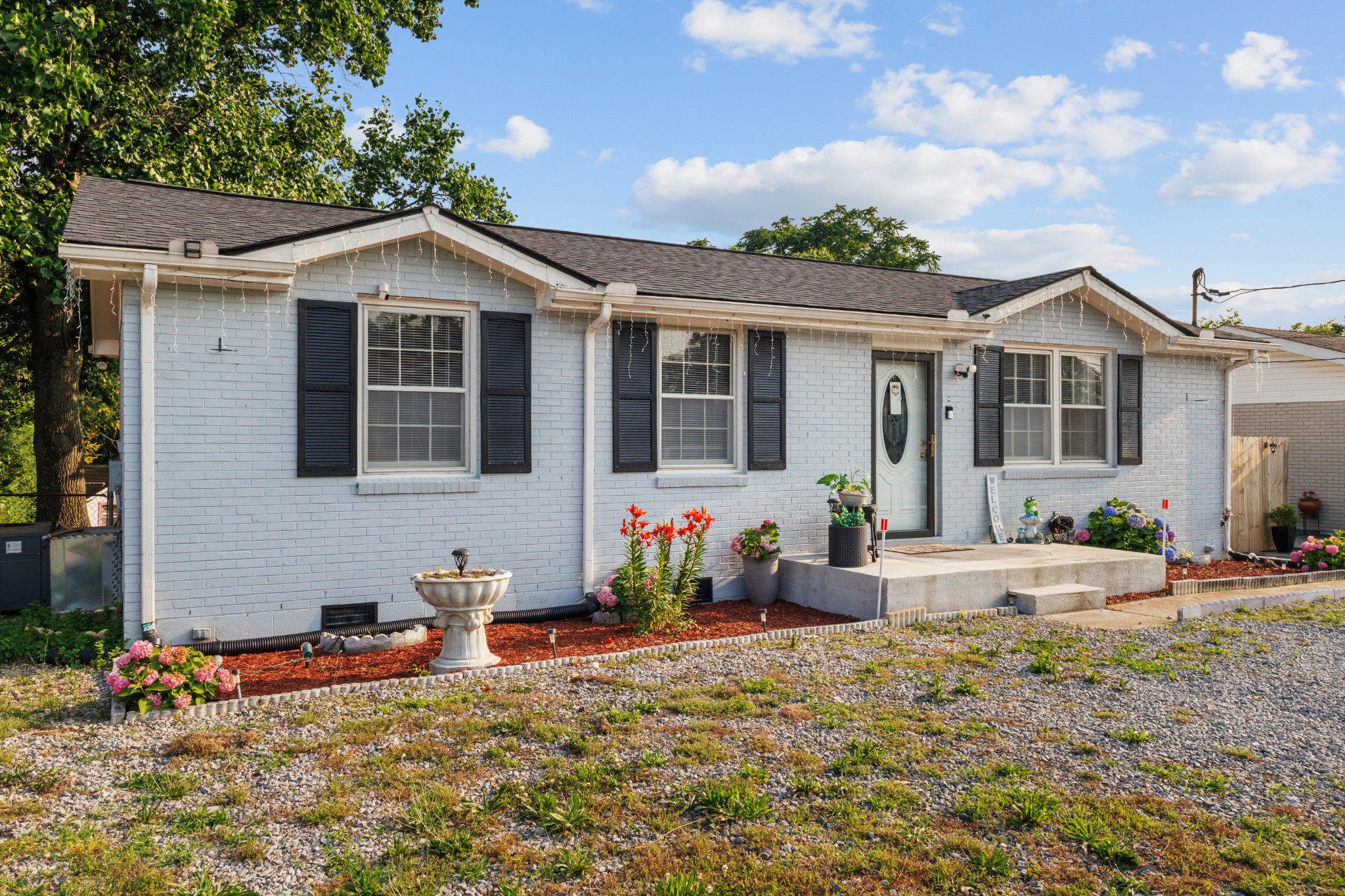 528 Singer Dr Property Photo 1