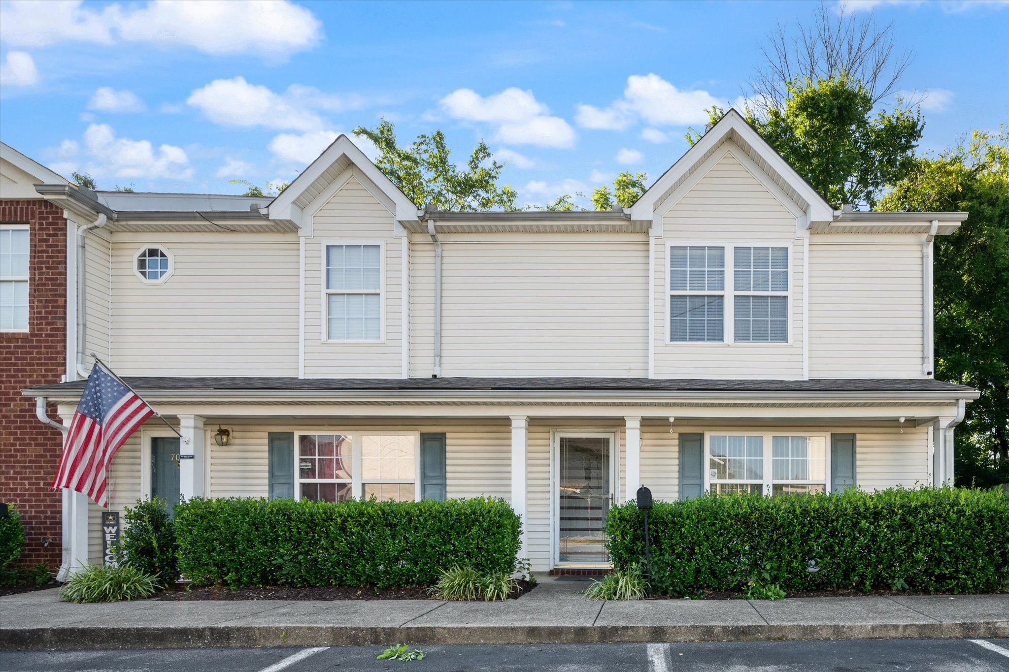 7013 Alon Babayan Arch, E Property Photo 1