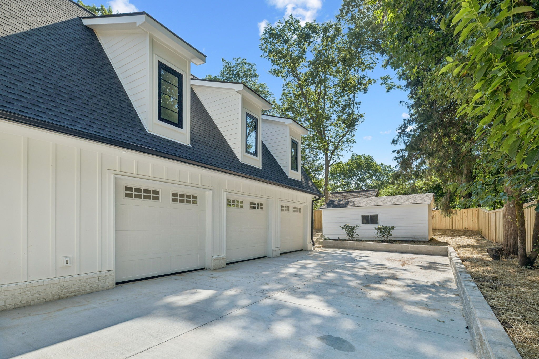 1220 Shiloh Dr Property Photo 3