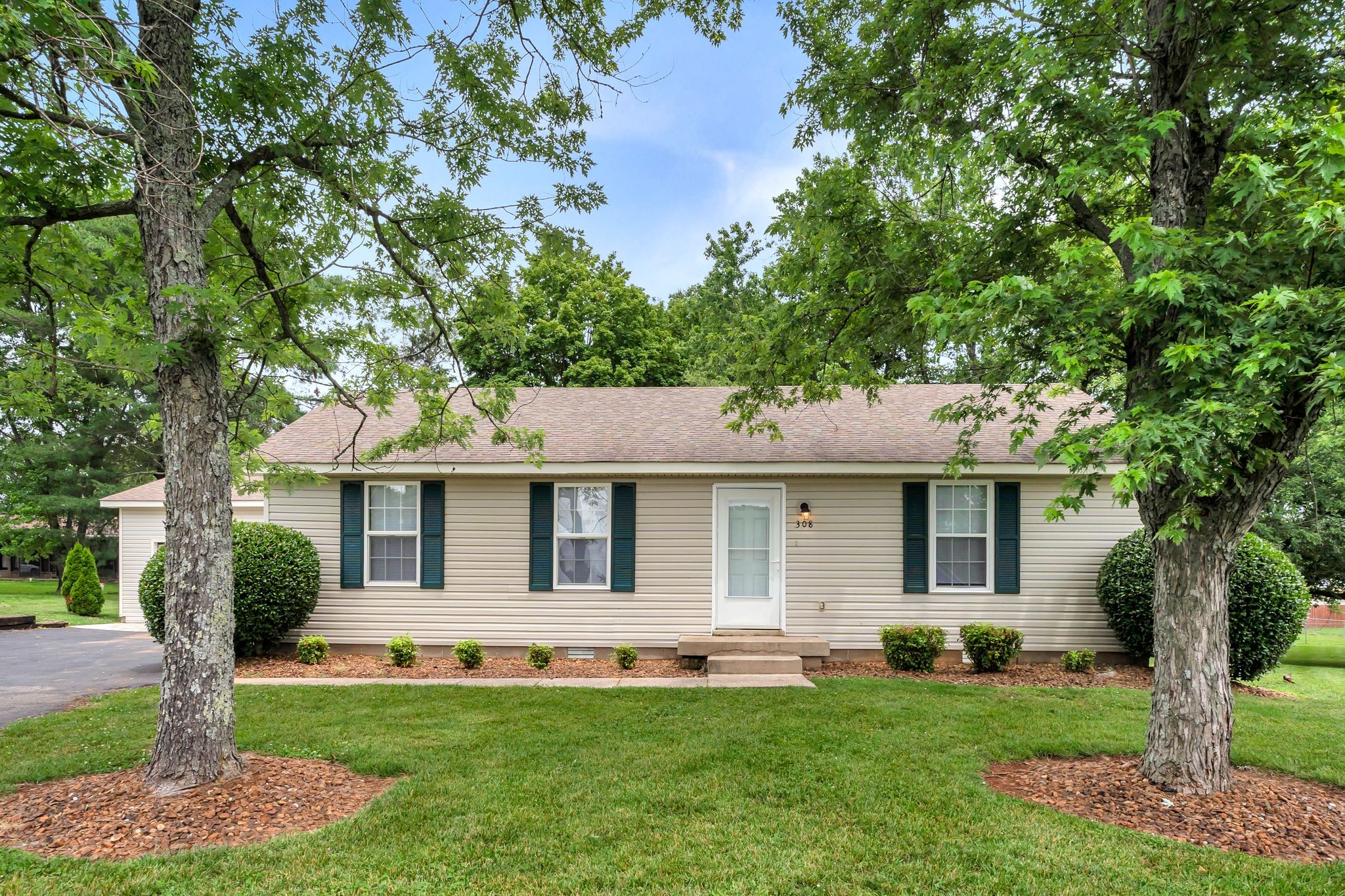 308 Custer Ct Property Photo 1