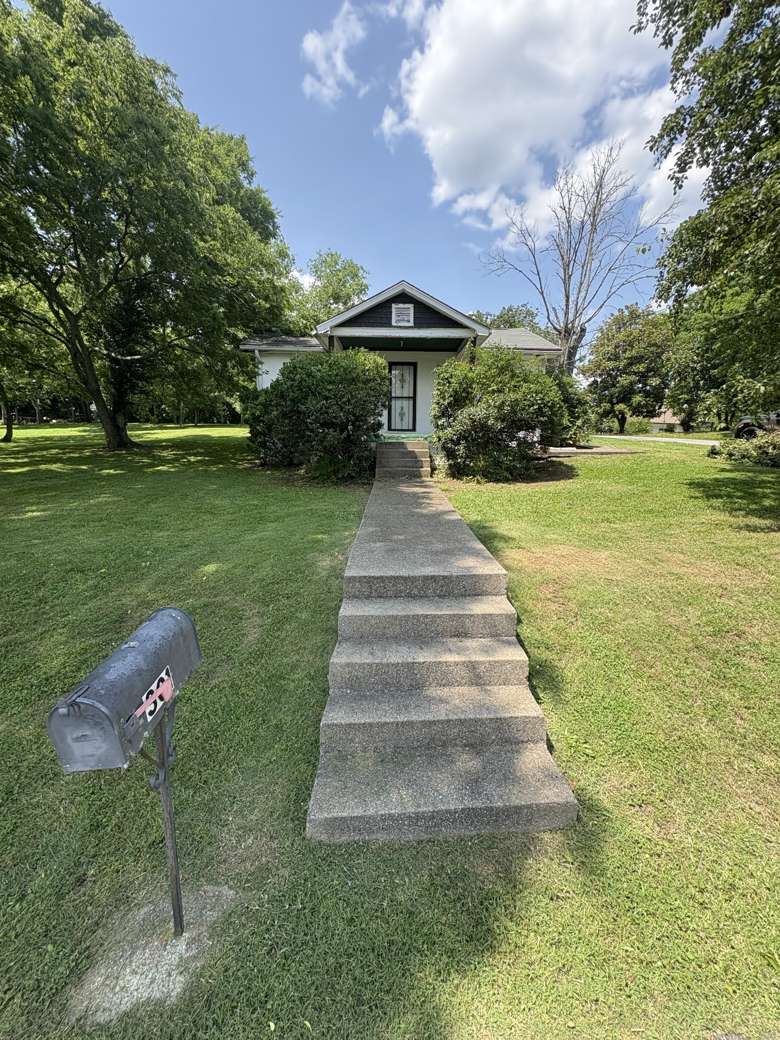 301 Moncrief Ave Property Photo 1