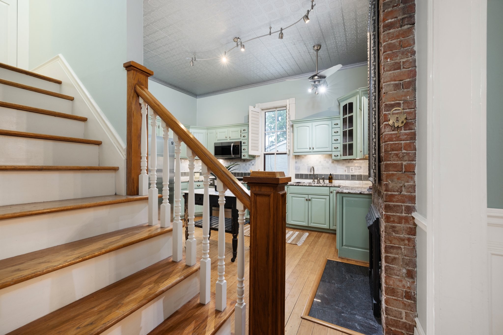 906 Fatherland St Property Photo 26