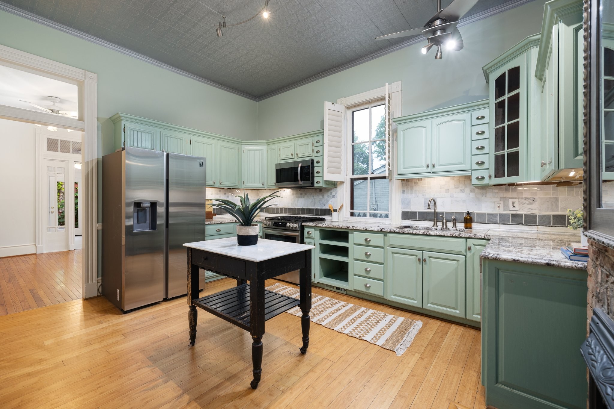 906 Fatherland St Property Photo 27
